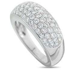 Anello in oro bianco con diamanti di Van Cleef & Arpels