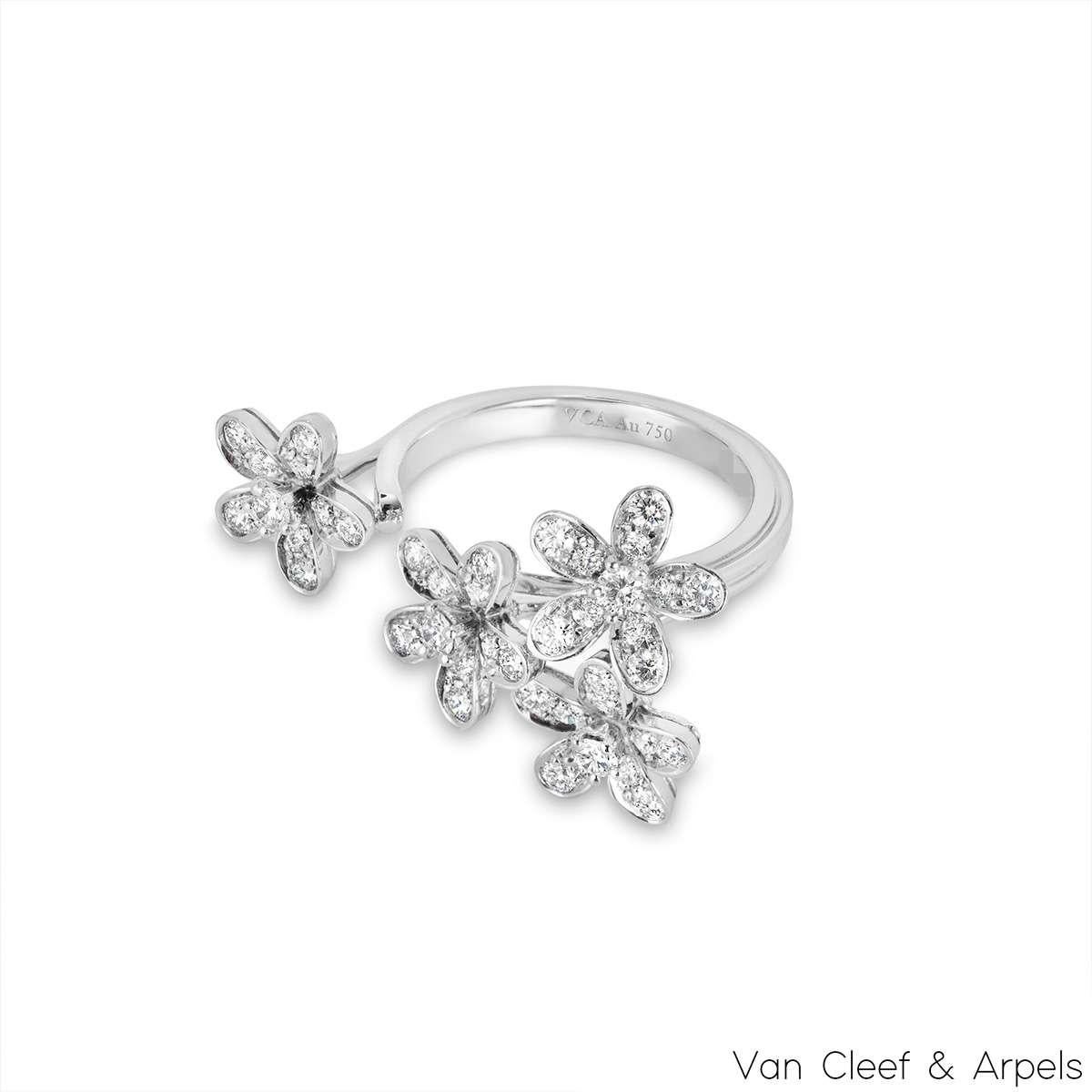 Round Cut Van Cleef & Arpels White Gold Diamond Socrate Ring VCARB14500 For Sale