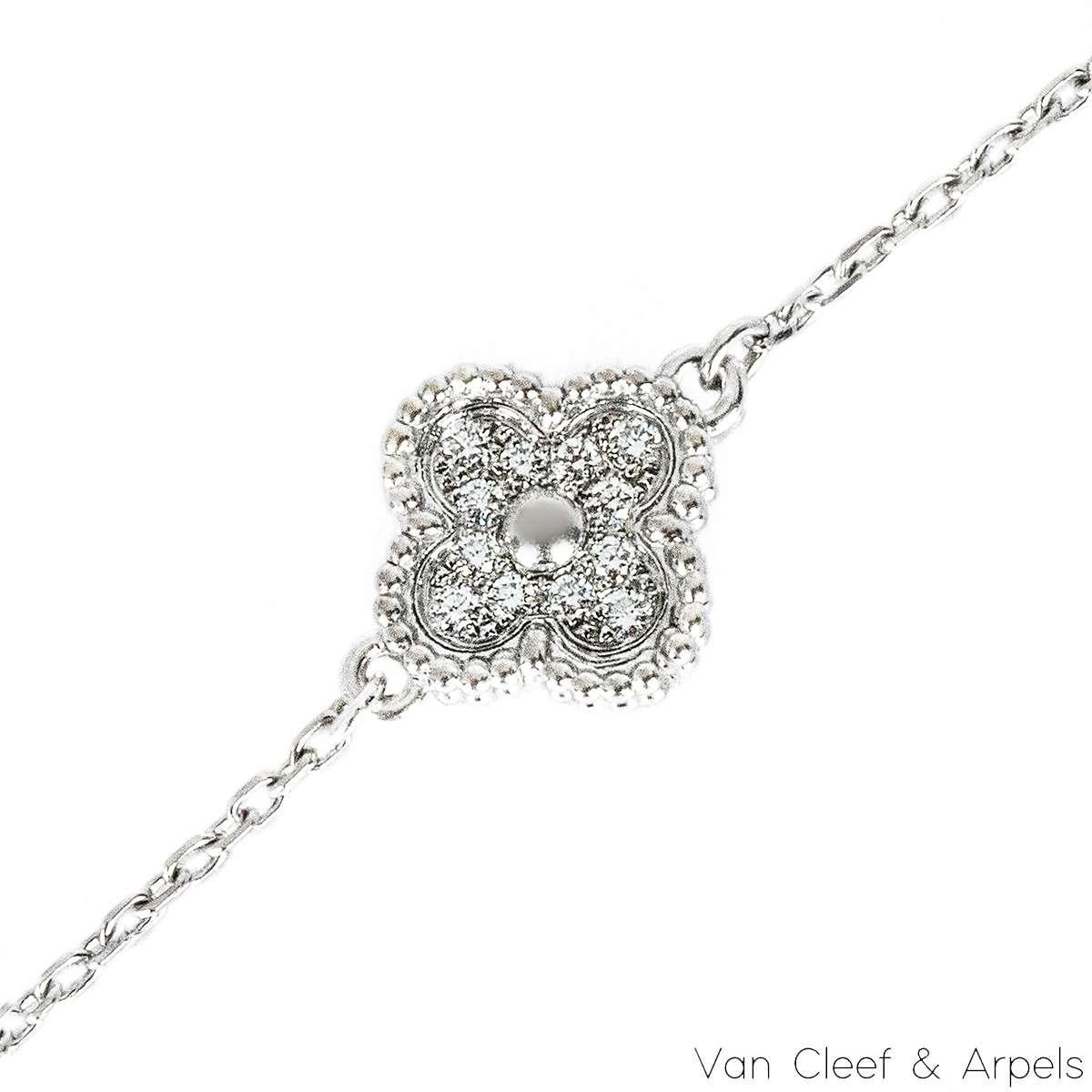Van Cleef & Arpels Weißgold Diamant-Armband mit Single-Motiv VCARO, Sweet Alhambra (Rundschliff) im Angebot