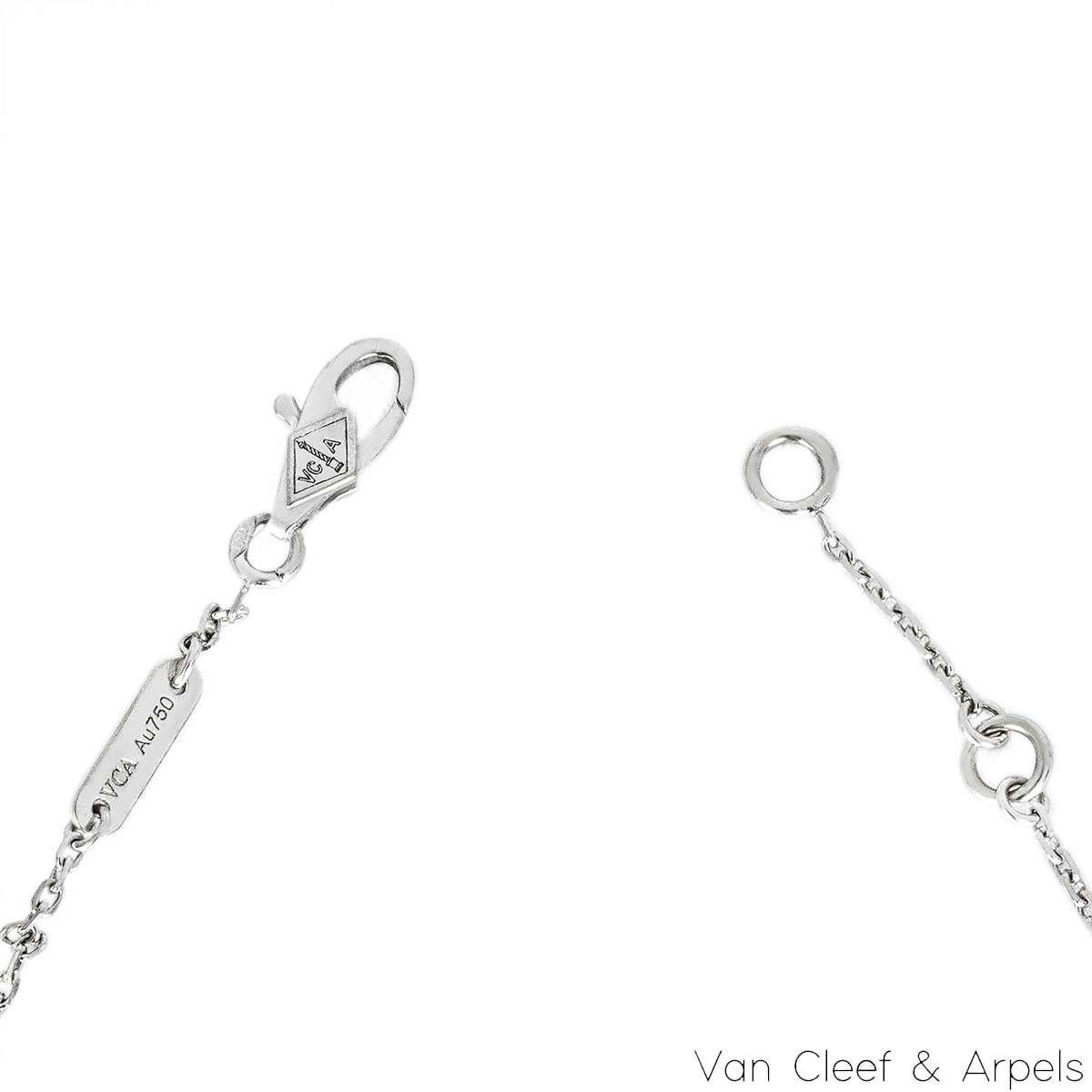 Van Cleef & Arpels Weißgold Diamant-Armband mit Single-Motiv VCARO, Sweet Alhambra im Zustand „Hervorragend“ im Angebot in Mayfair, London, London