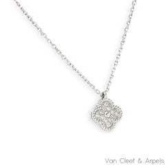 Van Cleef & Arpels Collier Alhambra à motif unique en or blanc et diamants doux VCARO