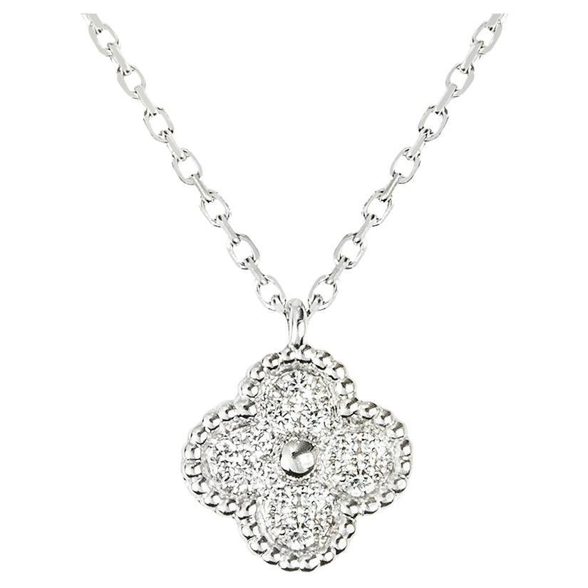 Van Cleef & Arpels Collier Alhambra à motif unique en or blanc et diamants doux VCARO