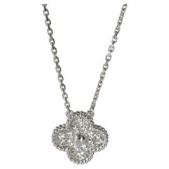 Ciondolo Alhambra vintage con diamanti in oro bianco di Van Cleef & Arpels Ciondolo Alhambra vintage con diamanti in oro bianco di Van Cleef & Arpels