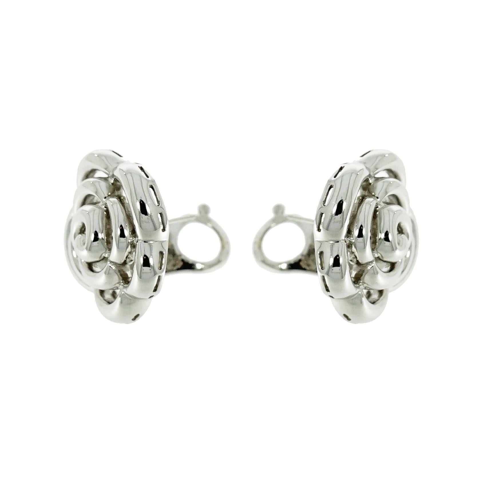 Van Cleef & Arpels White Gold Flower Stud Earrings In Excellent Condition In Greenwich, CT