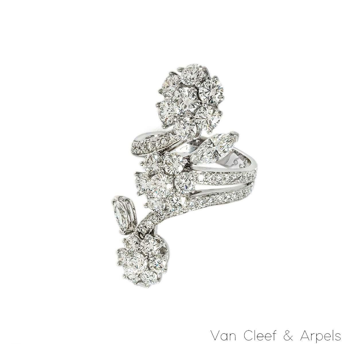 Donna Van Cleef & Arpels Anello con diamanti in oro bianco Folie Des Pres Misura 53 4,00ct TDW in vendita
