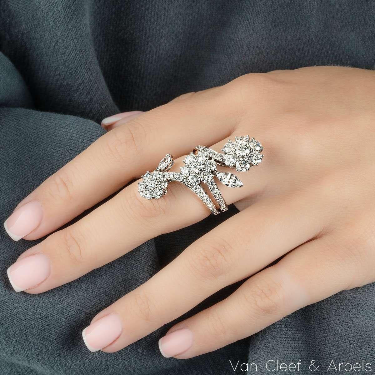 Van Cleef & Arpels Anello con diamanti in oro bianco Folie Des Pres Misura 53 4,00ct TDW in vendita 1
