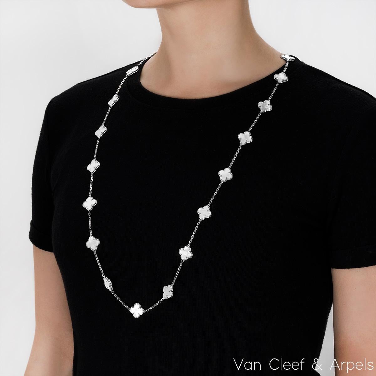 Van Cleef & Arpels White Gold Mother of Pearl Vintage Alhambra 20 Motif Necklace In Excellent Condition For Sale In London, GB
