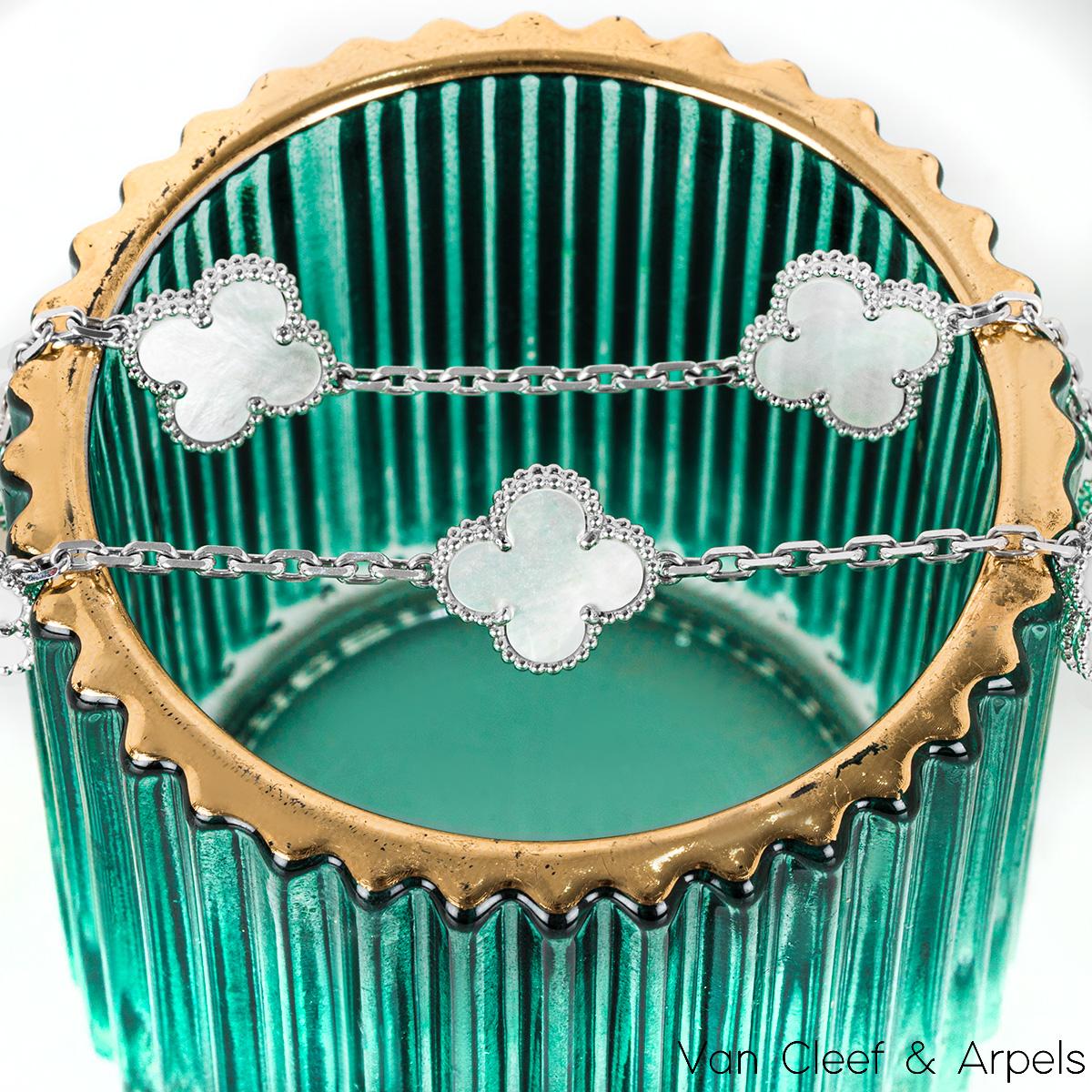 Van Cleef & Arpels White Gold Mother of Pearl Vintage Alhambra 20 Motif Necklace For Sale 1