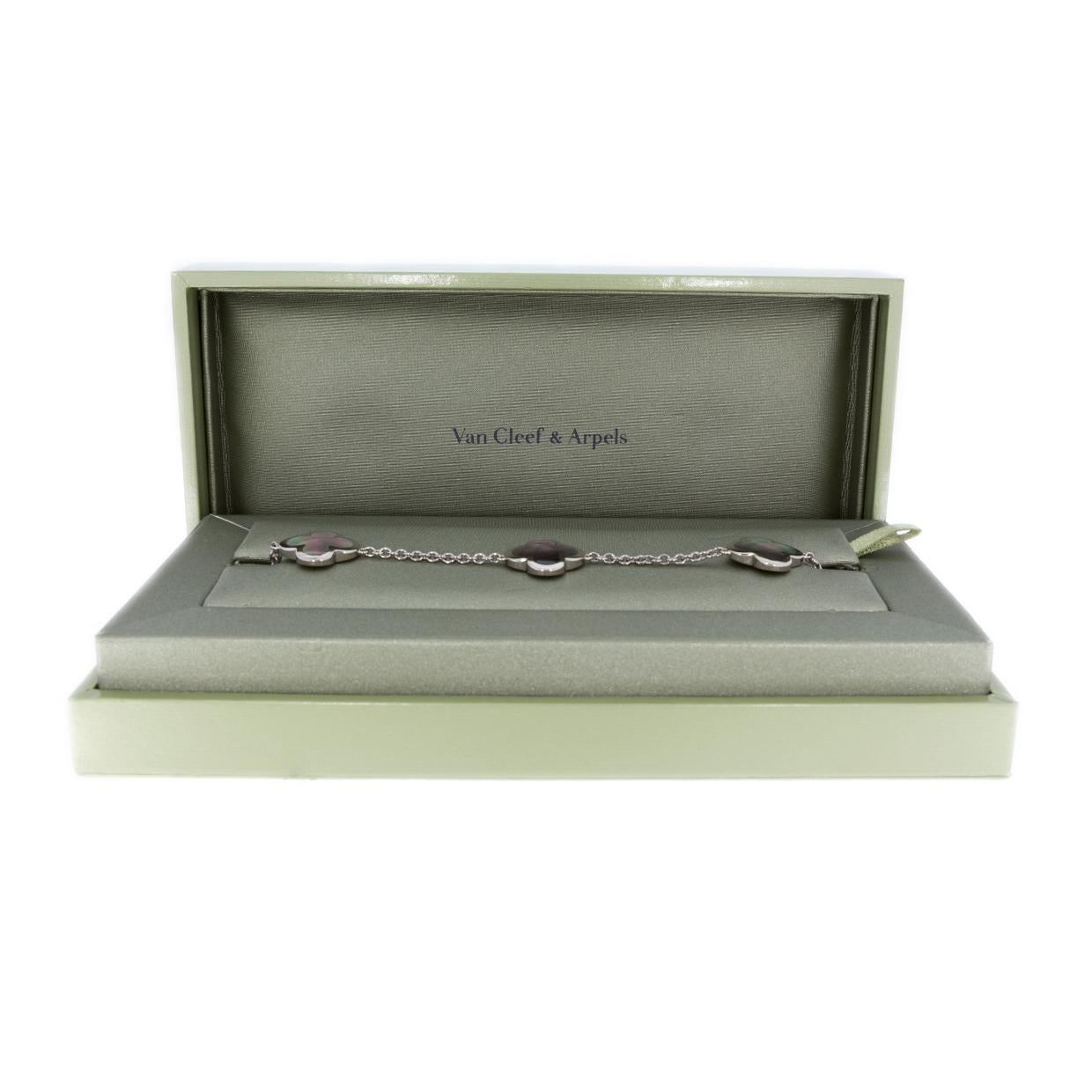 Item Details
Main Stone Treatment Not Enhanced
Main Stone Shape Specialty
Main Stone Creation Natural
Main Stone Mother Of Pearl
Estimated Retail $5,800.00
Brand Van Cleef & Arpels
Metal White Gold
Style Chain
Fastening Box
Length (inches) 7.2
