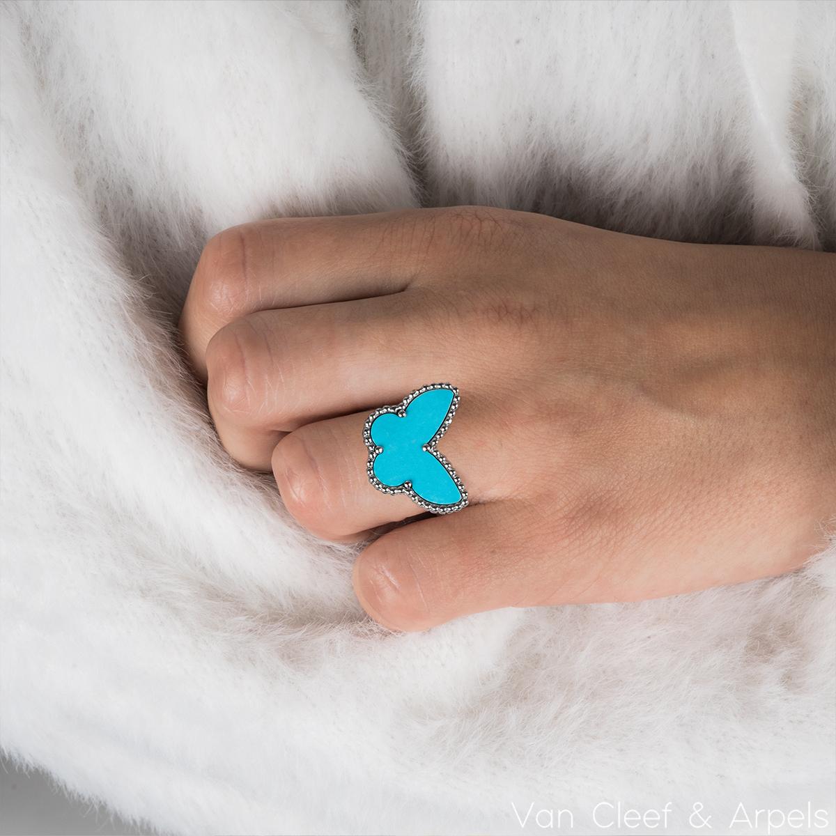 Van Cleef & Arpels White Gold Turquoise Lucky Alhambra Butterfly Ring In Excellent Condition For Sale In London, GB