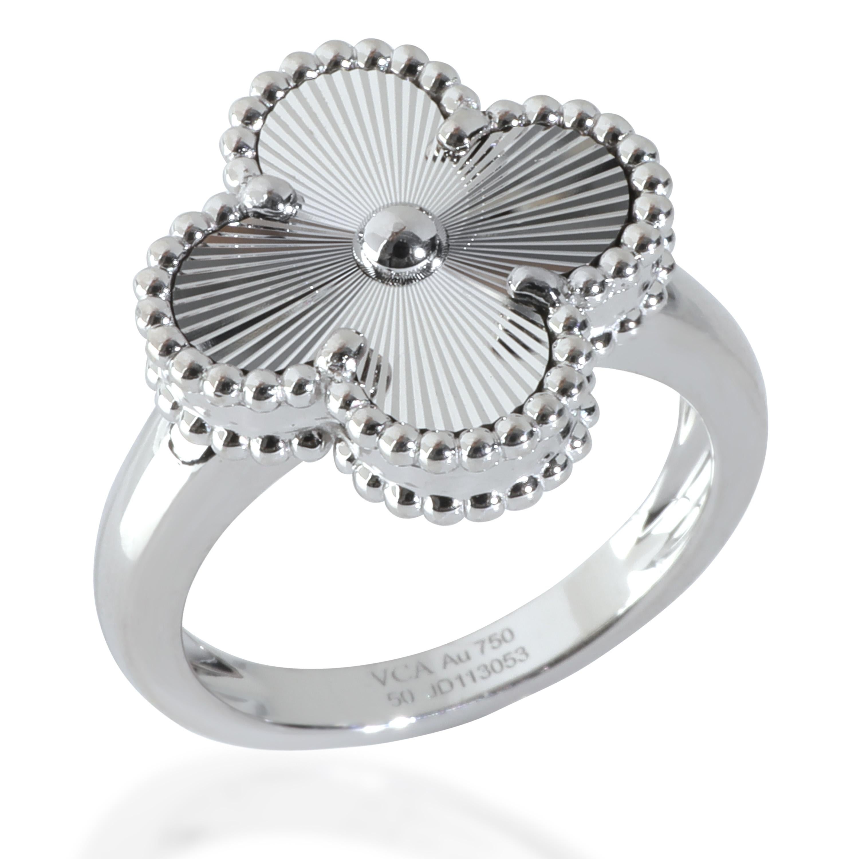 Van Cleef & Arpels Weißgold  Vintage Alhambra Ring im Zustand „Gut“ im Angebot in New York, NY