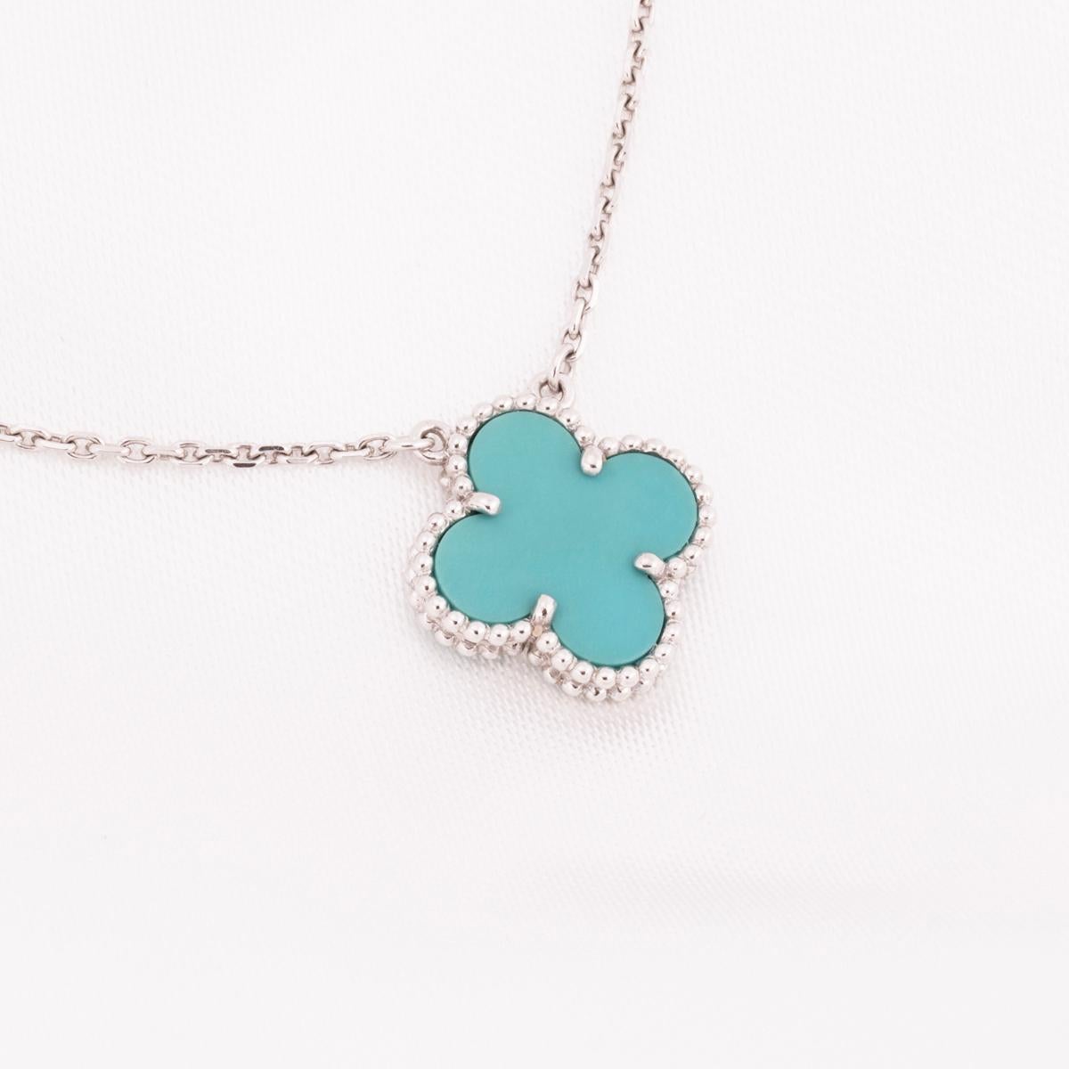 An 18k white gold Van Cleef & Arpels Turquoise necklace from the Vintage Alhambra collection. The necklace comprises of the iconic Alhambra 4 leaf clover motif with an inlay of turquoise, complemented with a beaded edge. The necklace features a 16.5