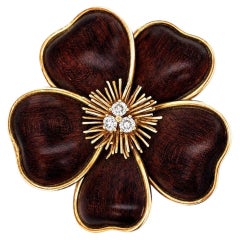 Broche «Flor de Nerval» de madera y diamantes de Van Cleef & Arpels