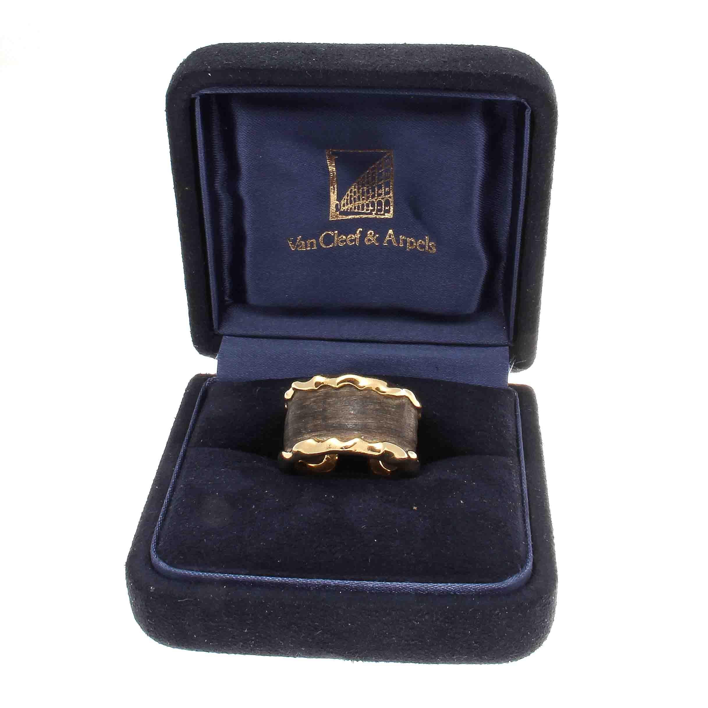 Women's Van Cleef & Arpels Wood Gold Ring