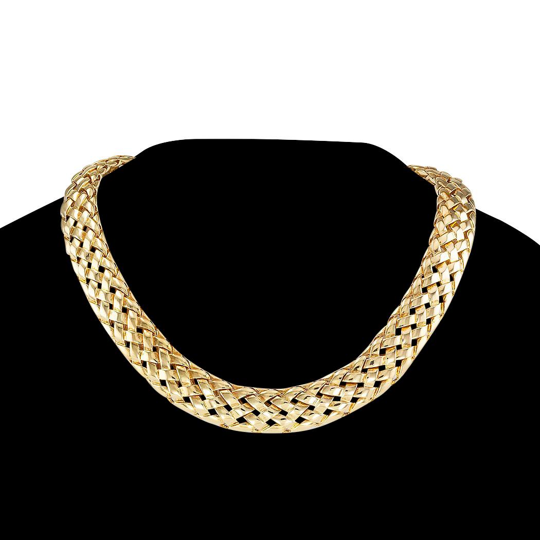 Van Cleef & Arpels woven yellow gold collar necklace circa 1980.  Clear and concise information you want to know is listed below.  Contact us right away if you have additional questions.  We are here to connect you with beautiful and affordable