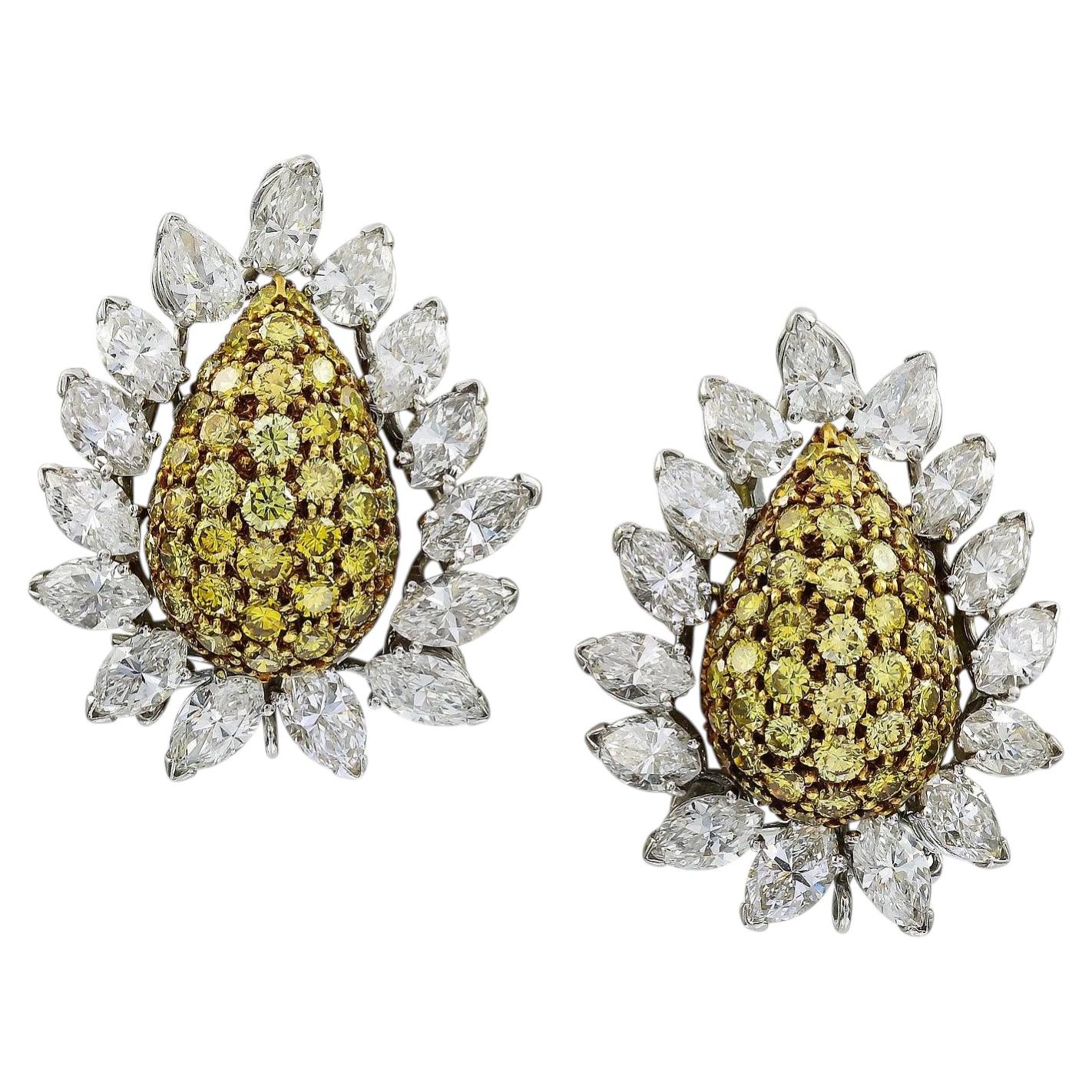 Van Cleef & Arpels Boucles d'oreilles fleurs en diamants jaunes et blancs en vente
