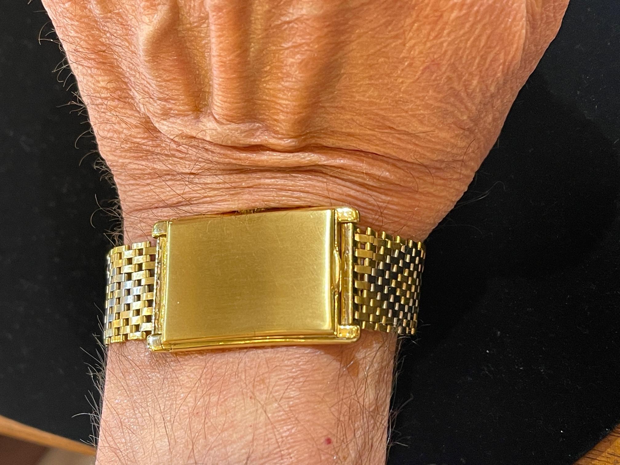 Van Cleef & Arpels Montre-bracelet en or jaune et blanc faite à la main en vente 2