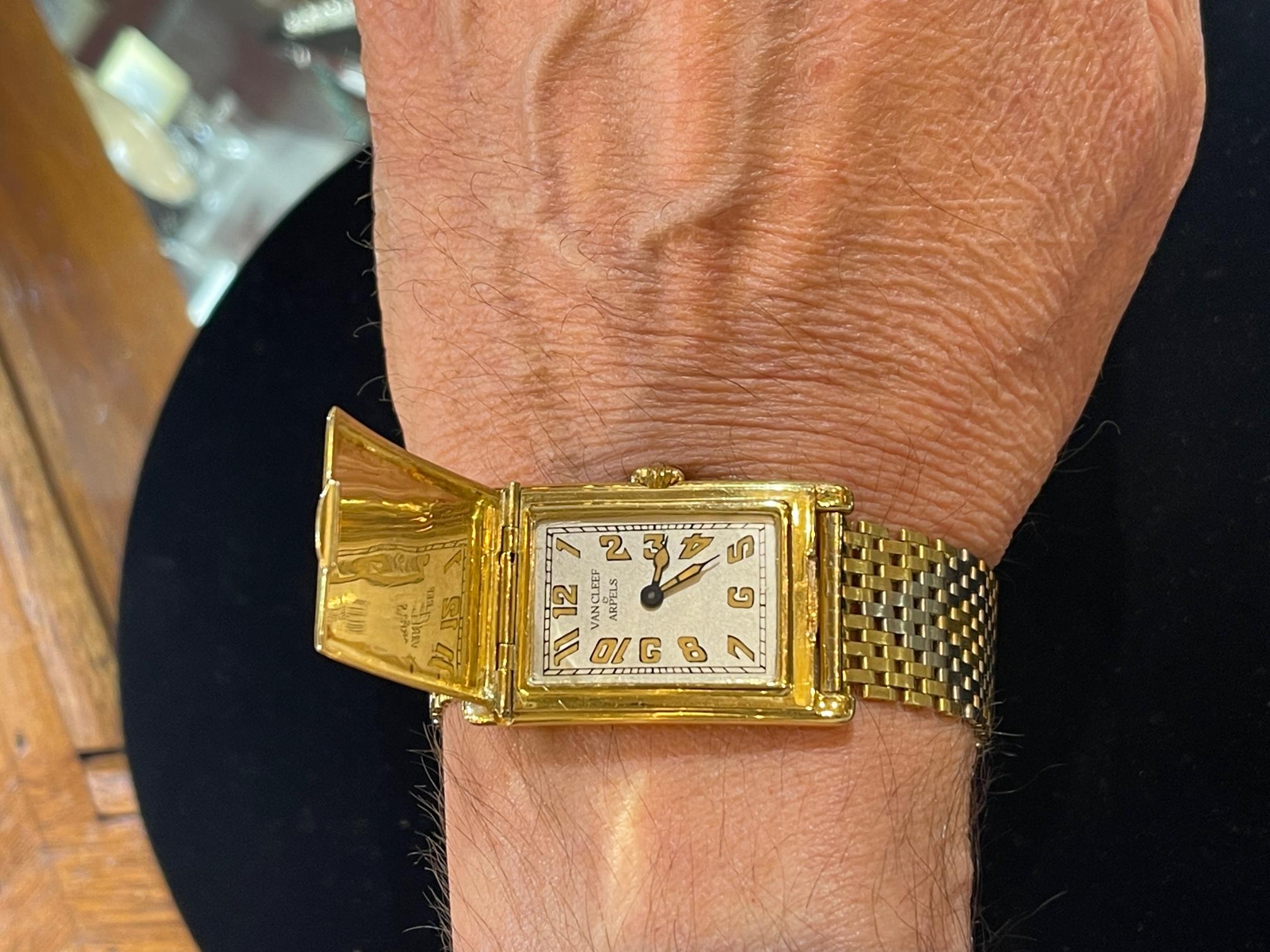 Van Cleef & Arpels Montre-bracelet en or jaune et blanc faite à la main en vente 3