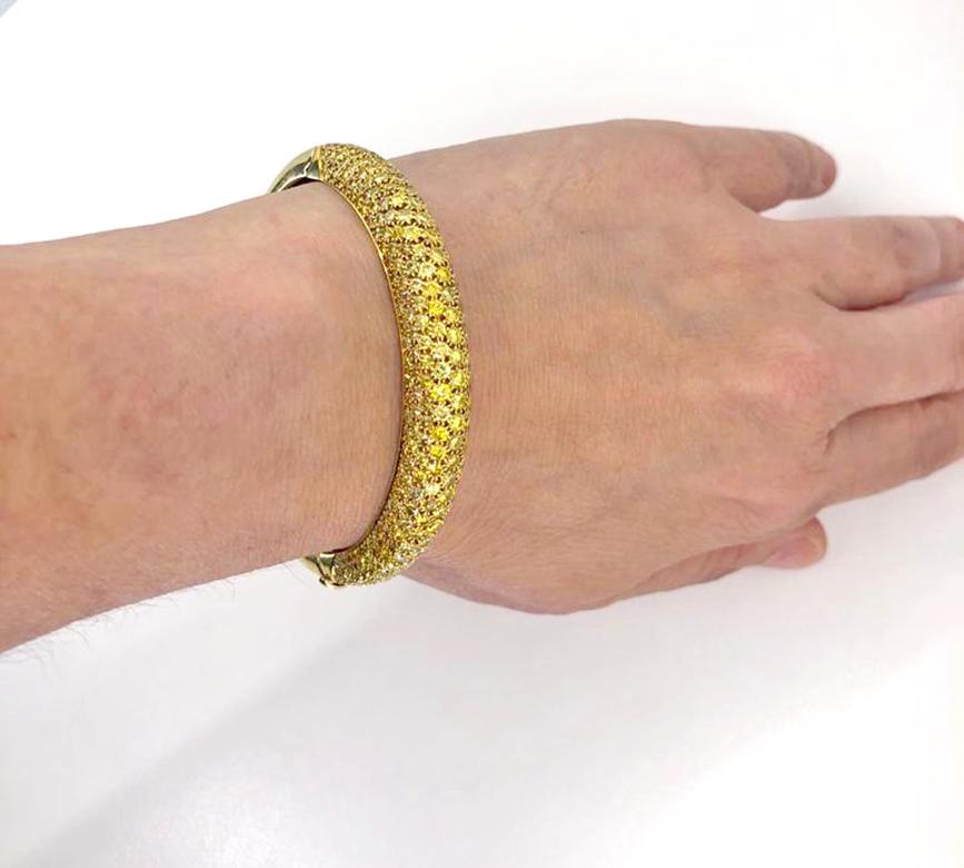 Van Cleef & Arpels Bracelet jonc en or jaune et diamants Unisexe en vente