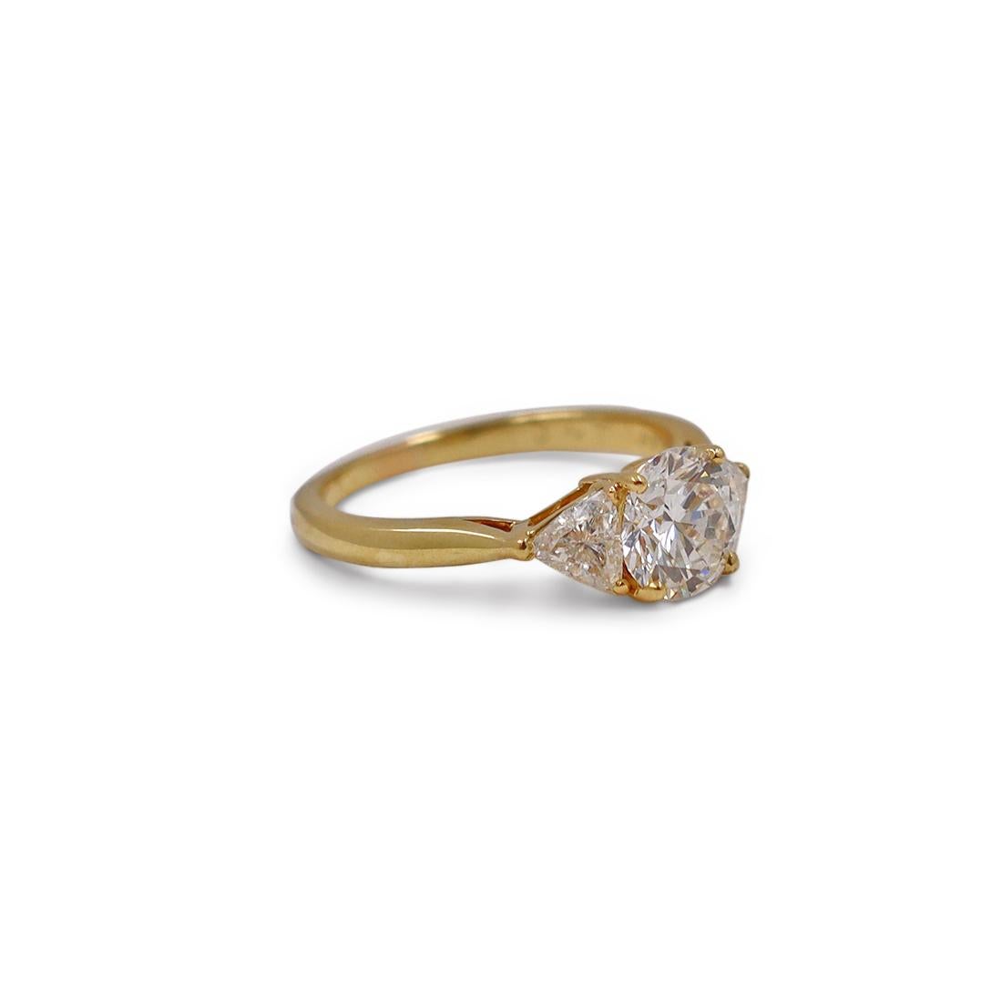 Van Cleef & Arpels Yellow Gold 1.05 Carat Diamond Ring In Excellent Condition In New York, NY