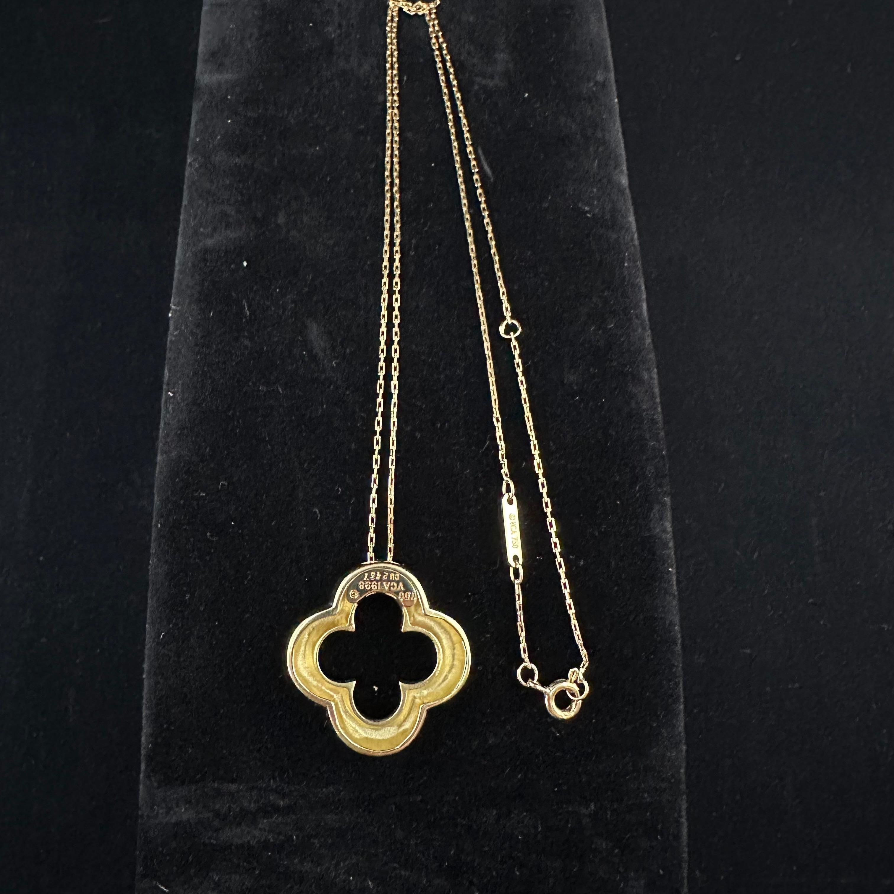 Women's or Men's Van Cleef & Arpels Yellow Gold Alhambra Pendant Necklace 18k  For Sale