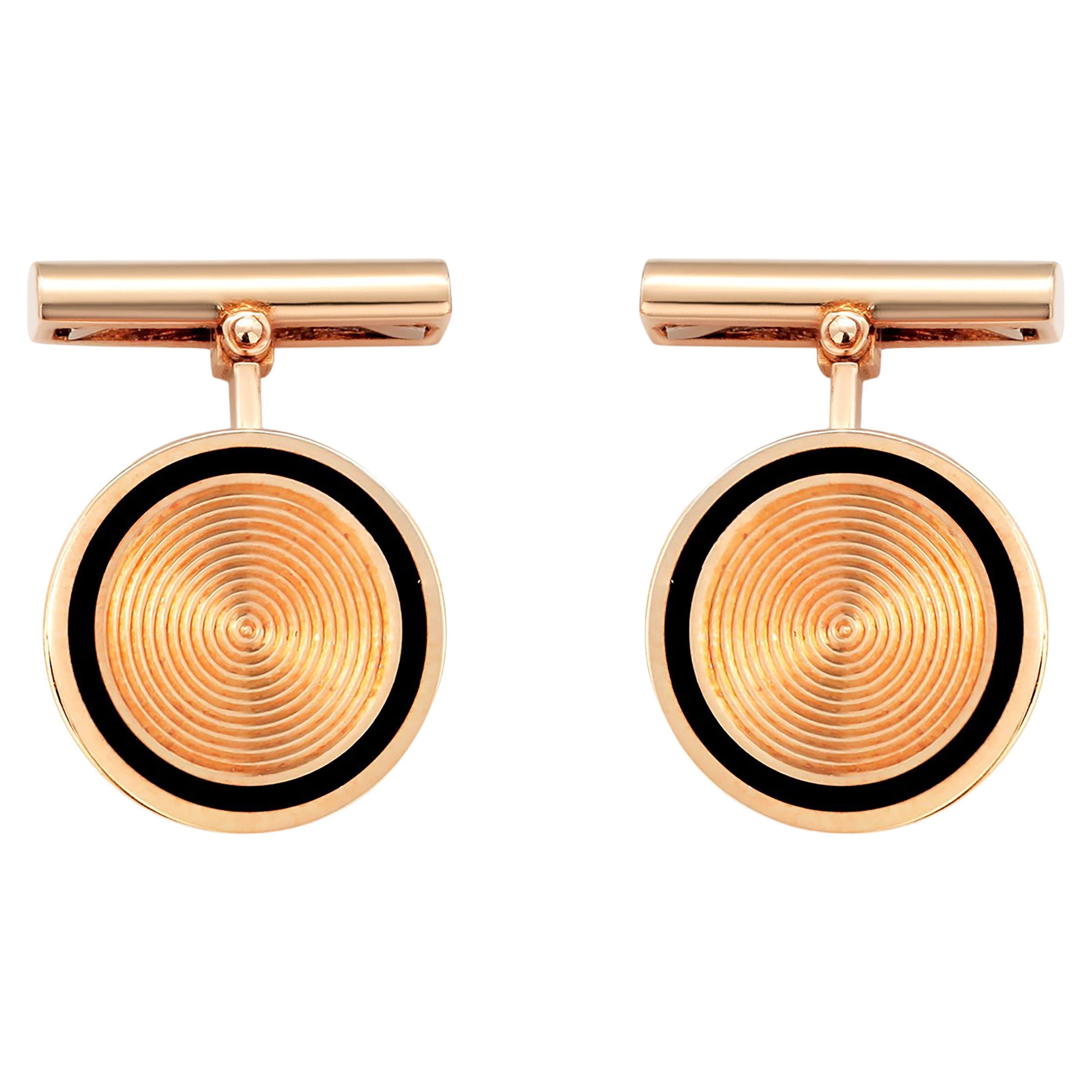Van Cleef & Arpels Yellow Gold and Black Enamel Cufflinks Measuring 0.85 Inch  In Good Condition For Sale In New York, NY