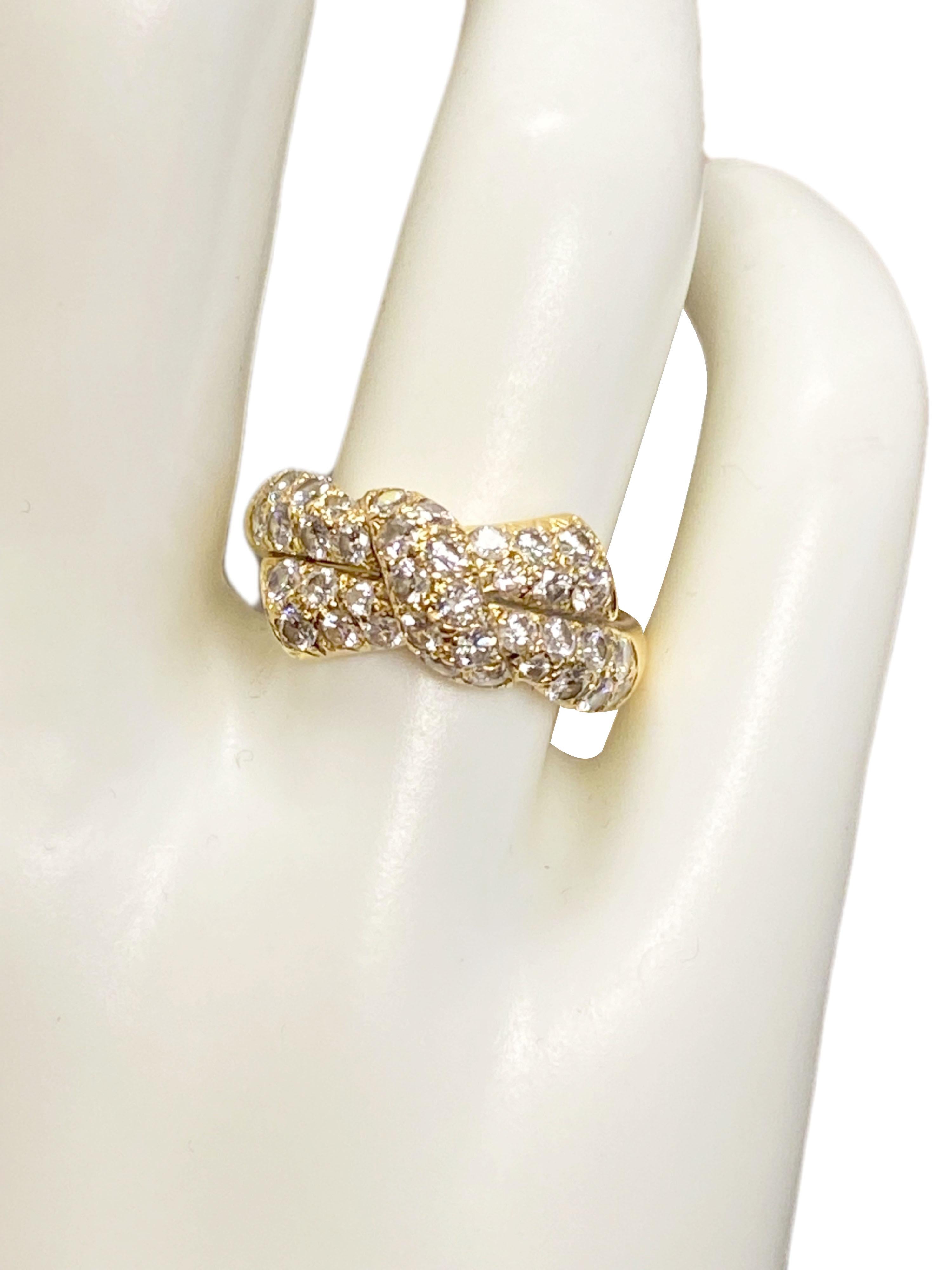 Round Cut Van Cleef & Arpels Yellow Gold and Diamond Bow Ring