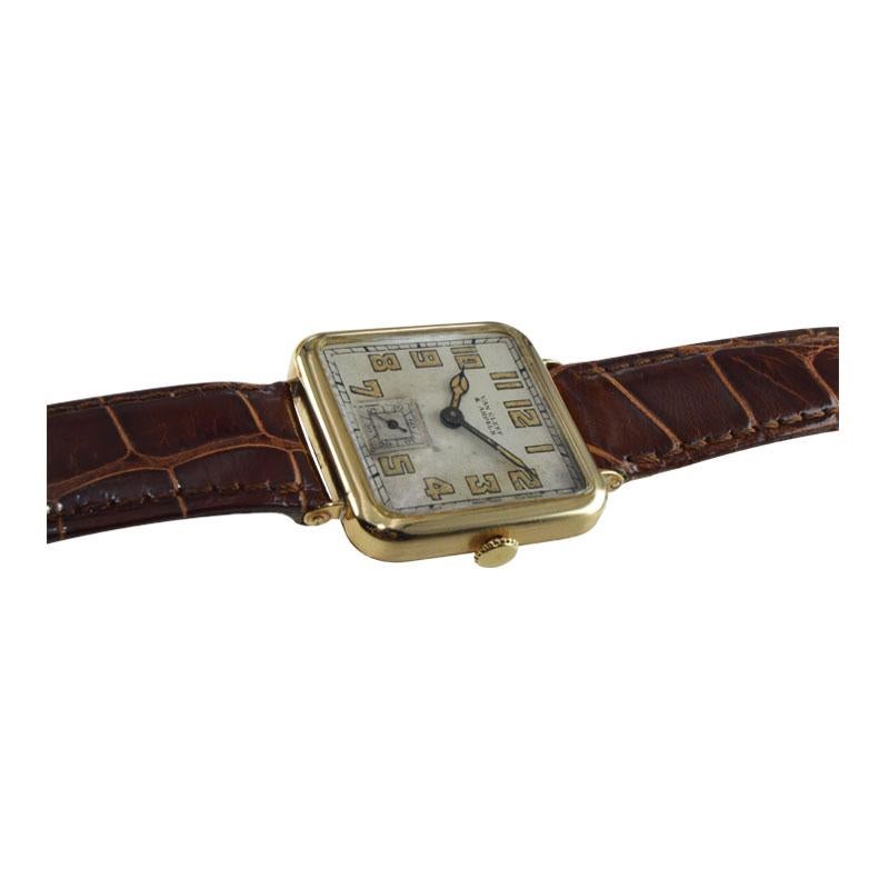 Van Cleef & Arpels: 18 Karat Gelbgold Art-Déco-Uhr mit Handaufzug, ca. 1930er Jahre im Angebot 1