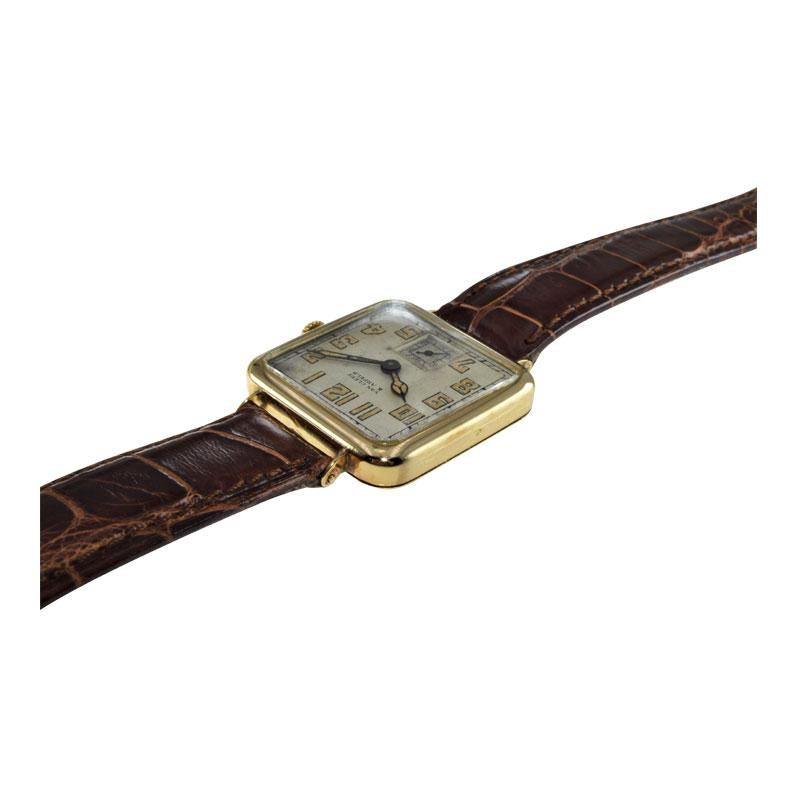Van Cleef & Arpels: 18 Karat Gelbgold Art-Déco-Uhr mit Handaufzug, ca. 1930er Jahre im Angebot 3