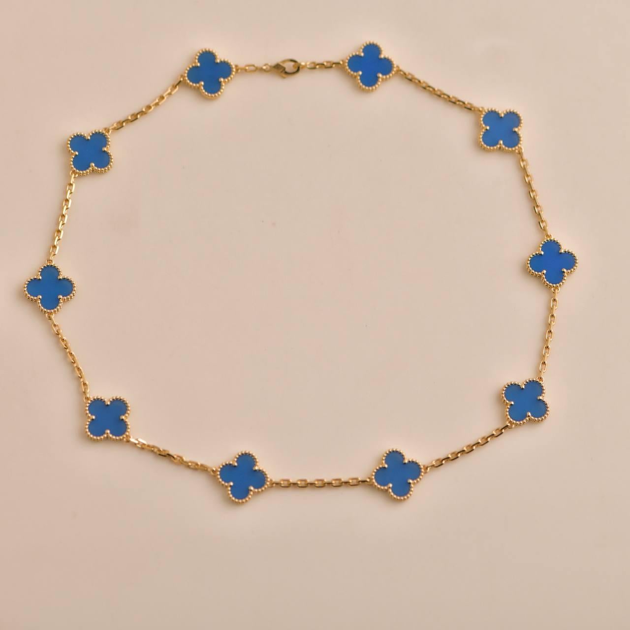 Van Cleef & Arpels Yellow Gold Blue Agate Vintage Alhambra 10 Motif Necklace In Excellent Condition For Sale In Banbury, GB