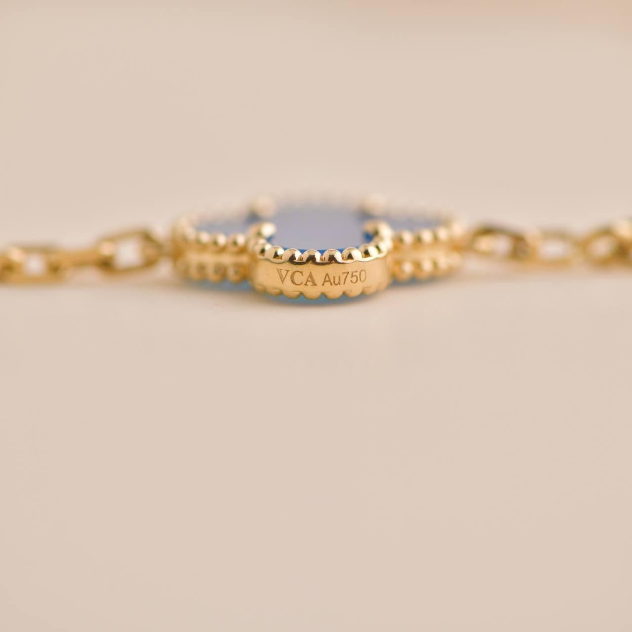 Uncut Van Cleef & Arpels Yellow Gold Blue Agate Vintage Alhambra 10 Motif Necklace For Sale
