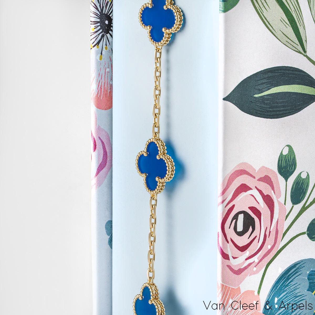 Van Cleef & Arpels Bracelet vintage Alhambra à 5 motifs en or jaune et agate bleue 4