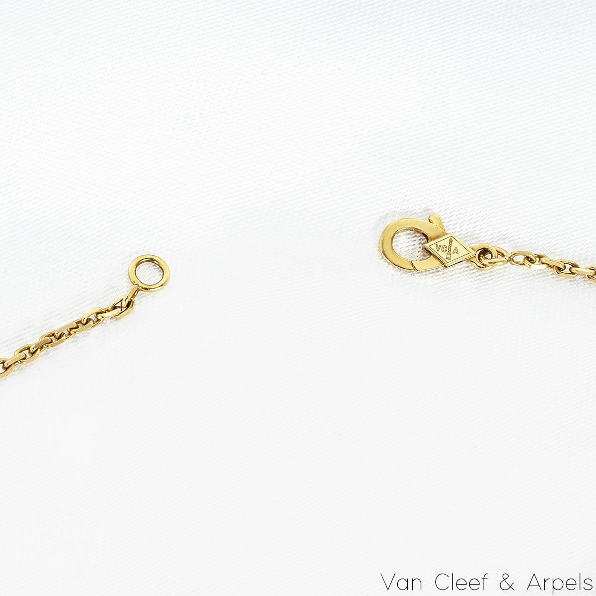  Van Cleef & Arpels Collier long Magic Alhambra en or jaune et cornaline VCARO49N00 Pour femmes 