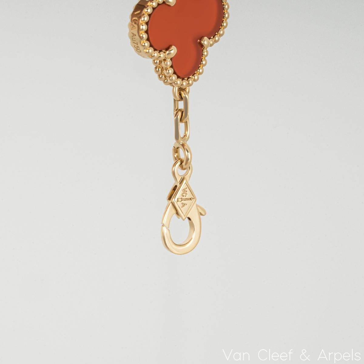 Van Cleef & Arpels Bracelet vintage Alhambra à 5 motifs en or jaune et cornaline 6