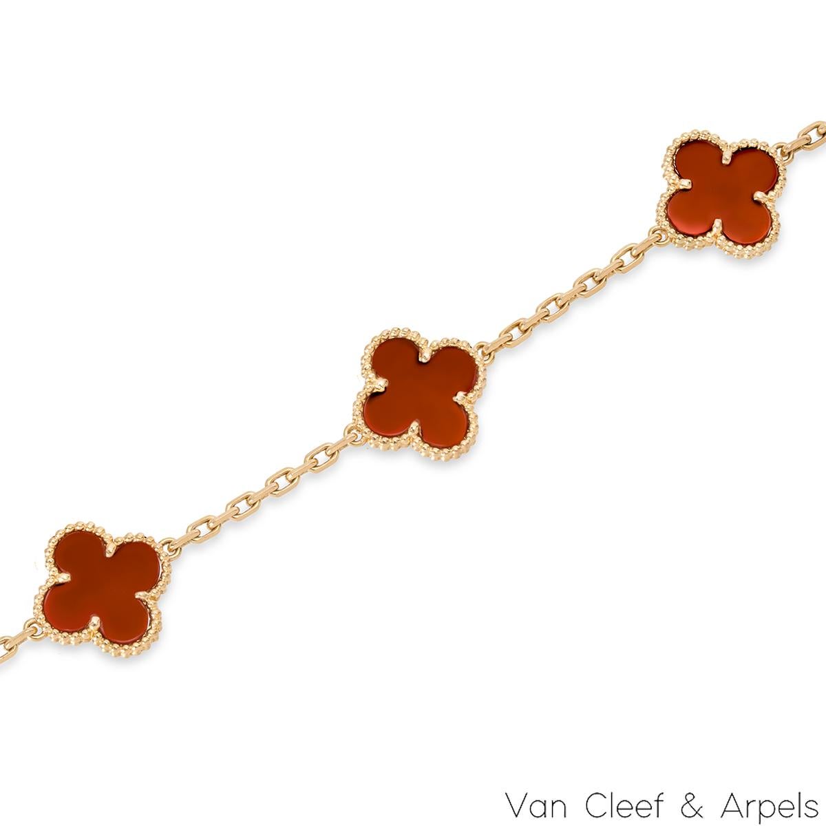 Van Cleef & Arpels Bracelet vintage Alhambra à 5 motifs en or jaune et cornaline Excellent état à London, GB