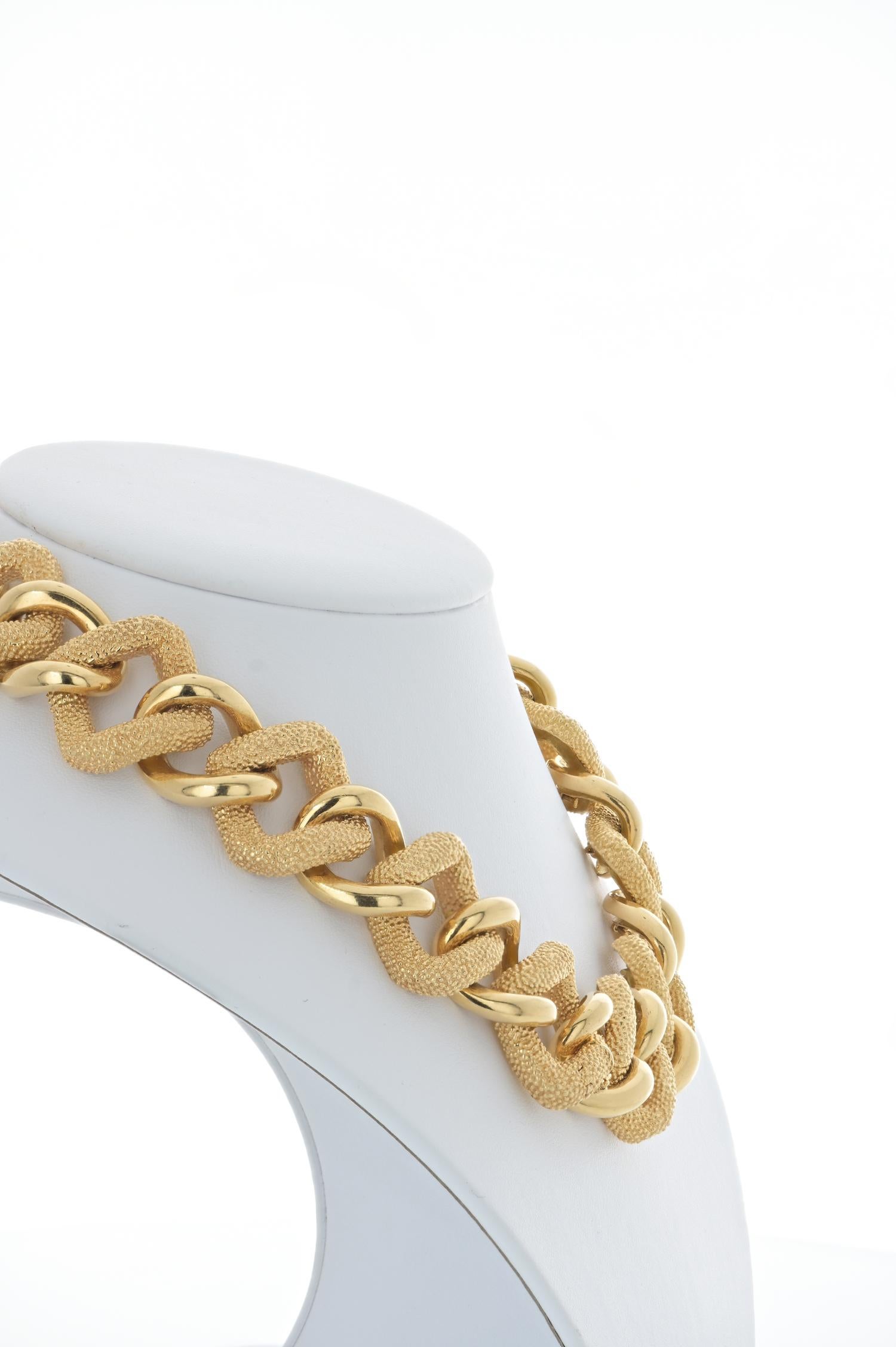 This is a chunky yellow gold chain by Van Cleef & Arpels crafted as a chain but can also be converted into two bracelets. The texture of the necklace is alternating: high polished vs sand-like finish that gives this necklace a bold dimension. 

L: