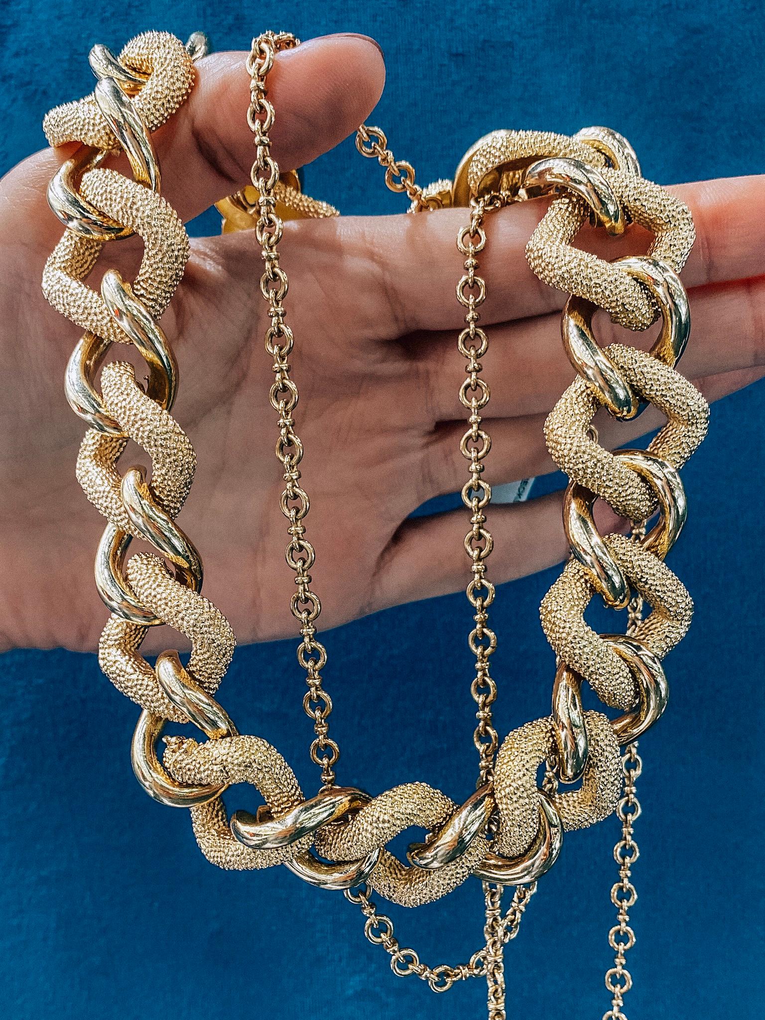 Van Cleef & Arpels Yellow Gold Chunky Chain Necklace In Excellent Condition In New York, NY