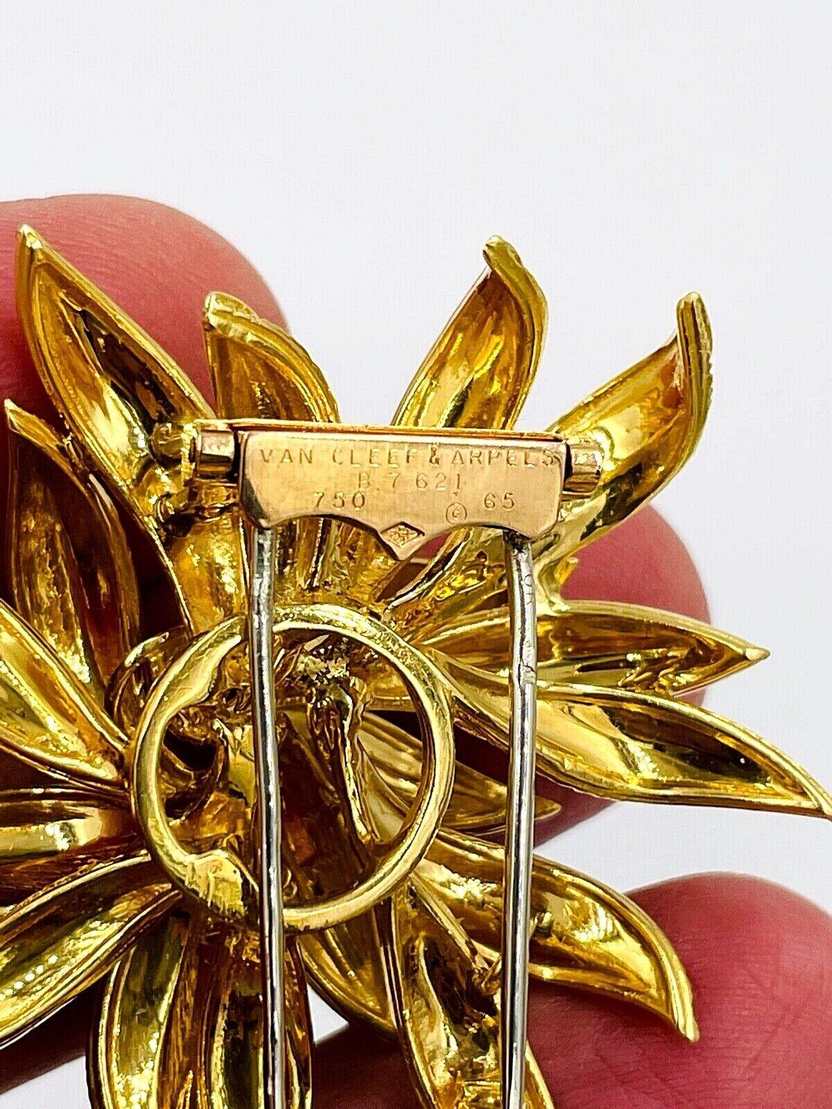 Van Cleef & Arpels Yellow Gold Clip Brooch In Good Condition In Los Angeles, CA