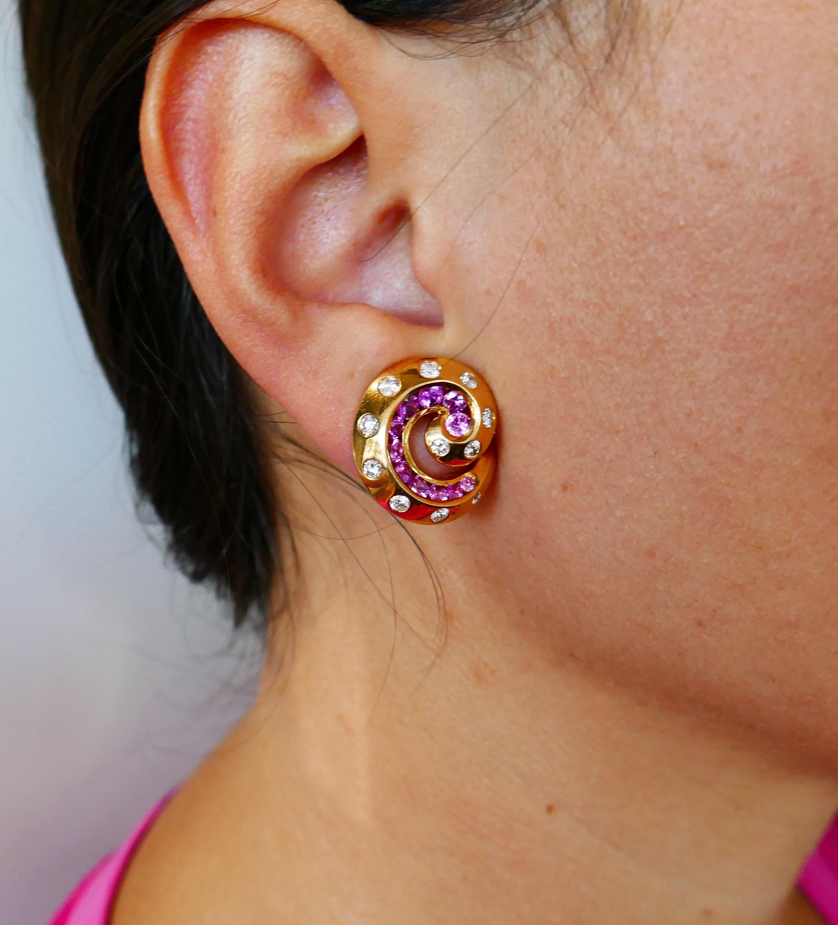 Van Cleef & Arpels Yellow Gold Clip-On Earrings with Diamond and Pink Sapphire In Good Condition In Beverly Hills, CA