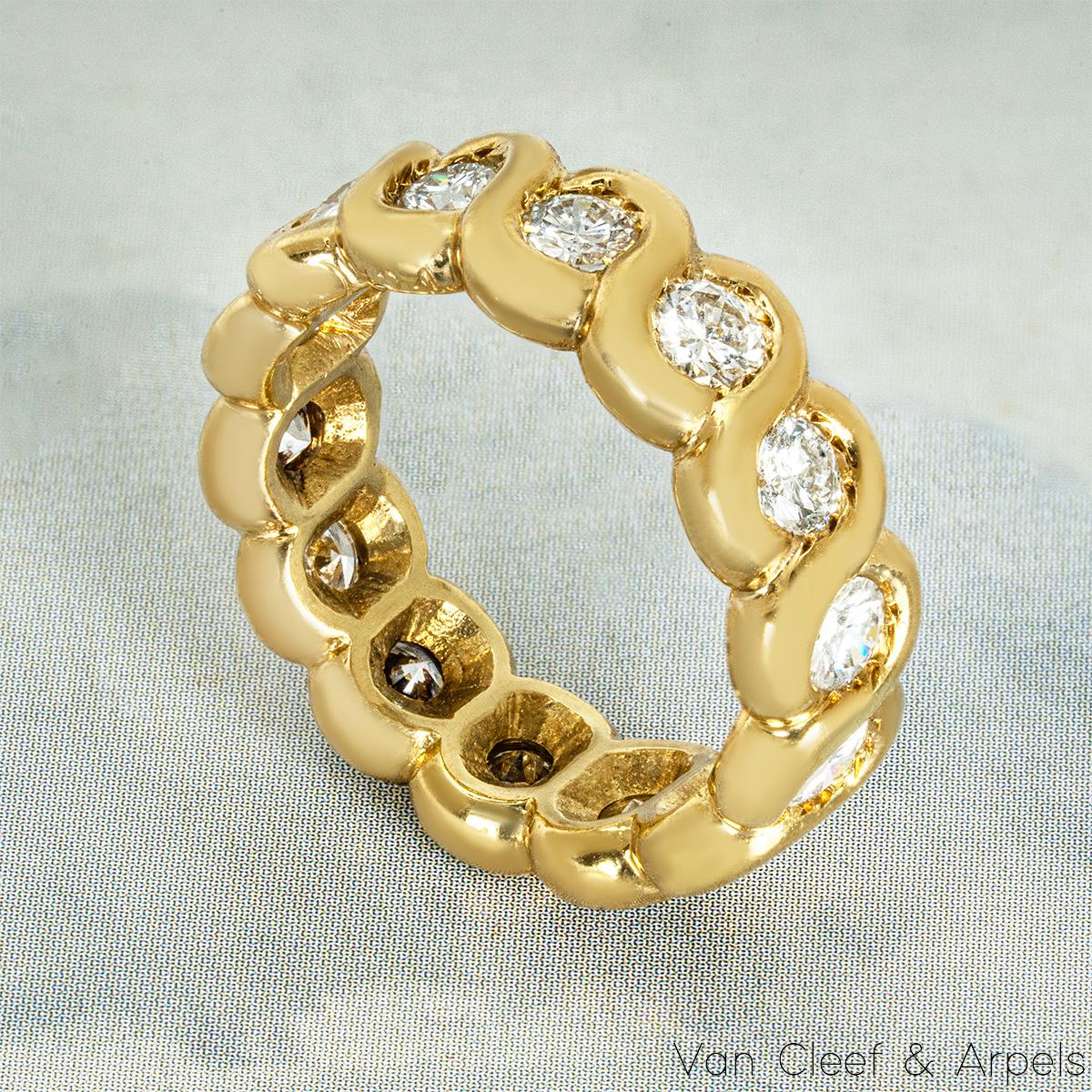 Van Cleef & Arpels Yellow Gold Diamond Eternity Wedding Band Ring 1.40 Cts In Excellent Condition For Sale In London, GB