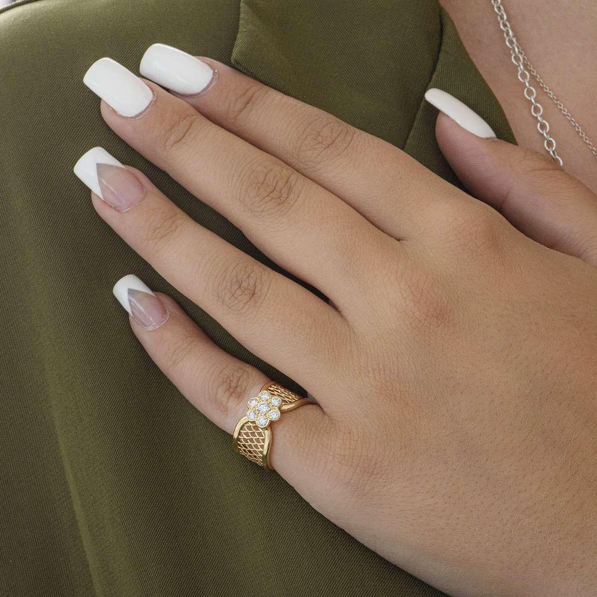 Van Cleef & Arpels Yellow Gold Diamond Fleurette Ring In Excellent Condition In London, GB