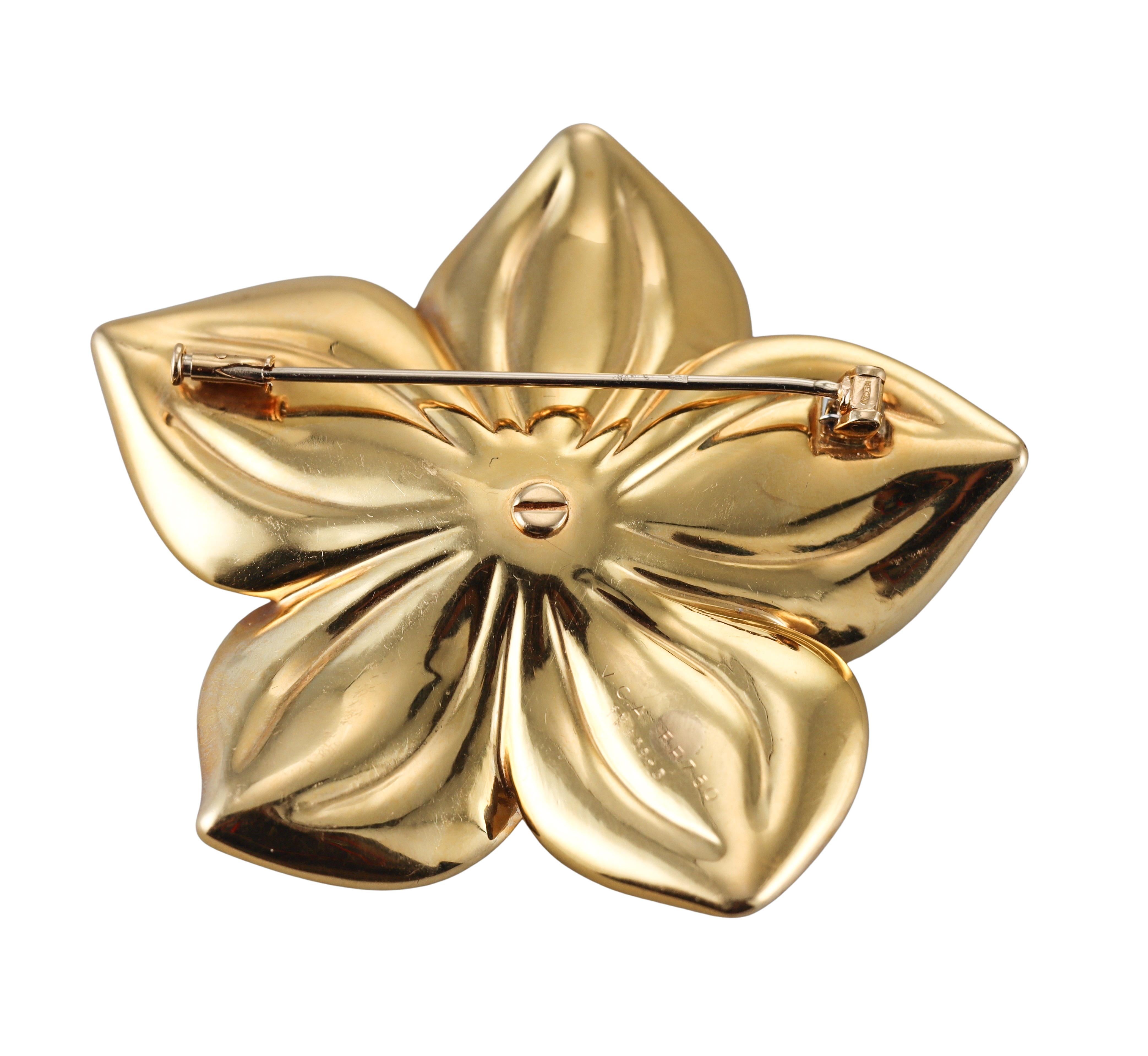 Round Cut Van Cleef & Arpels Yellow Gold Diamond Large Flower Brooch For Sale