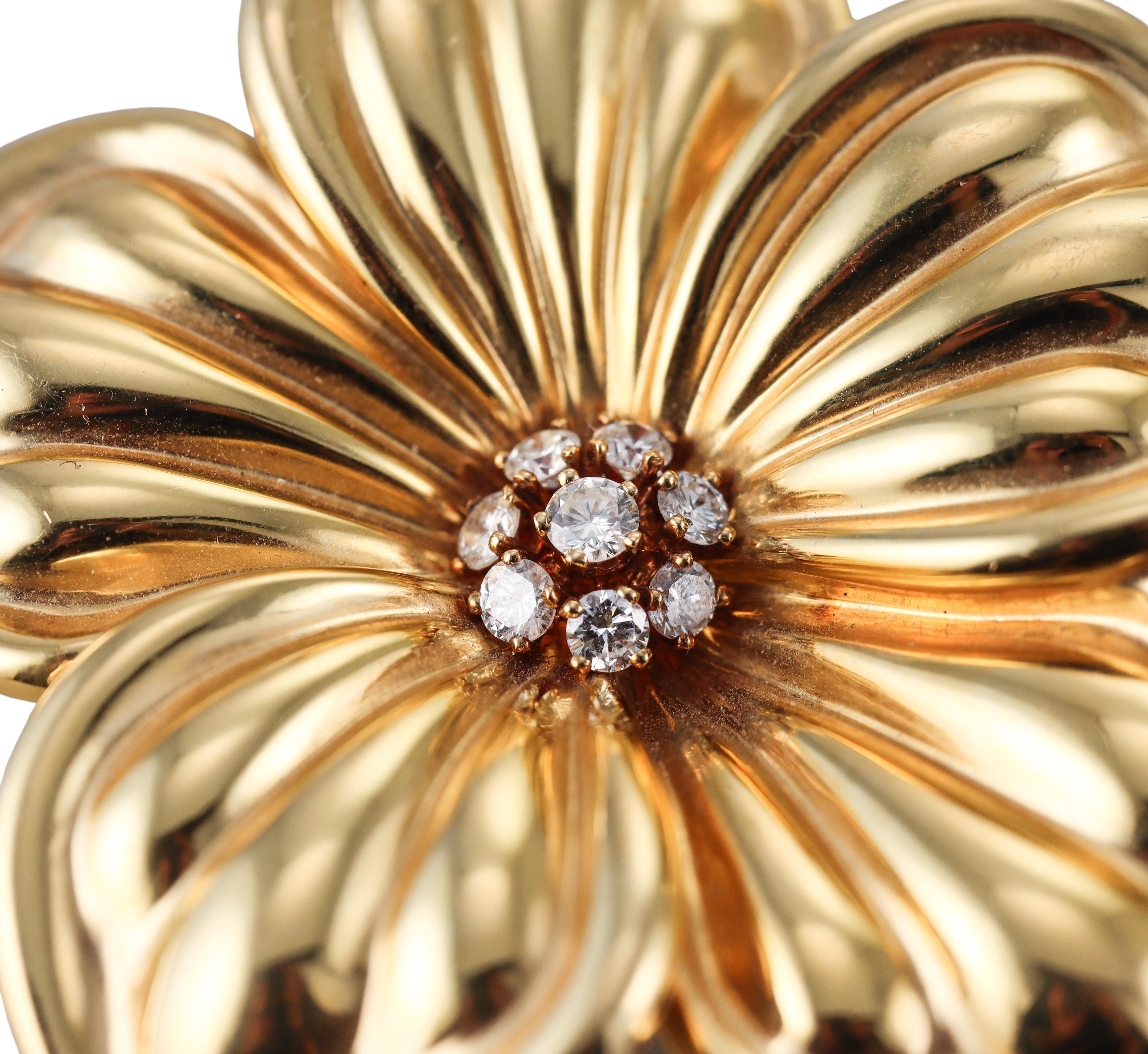 Women's Van Cleef & Arpels Yellow Gold Diamond Large Flower Brooch For Sale