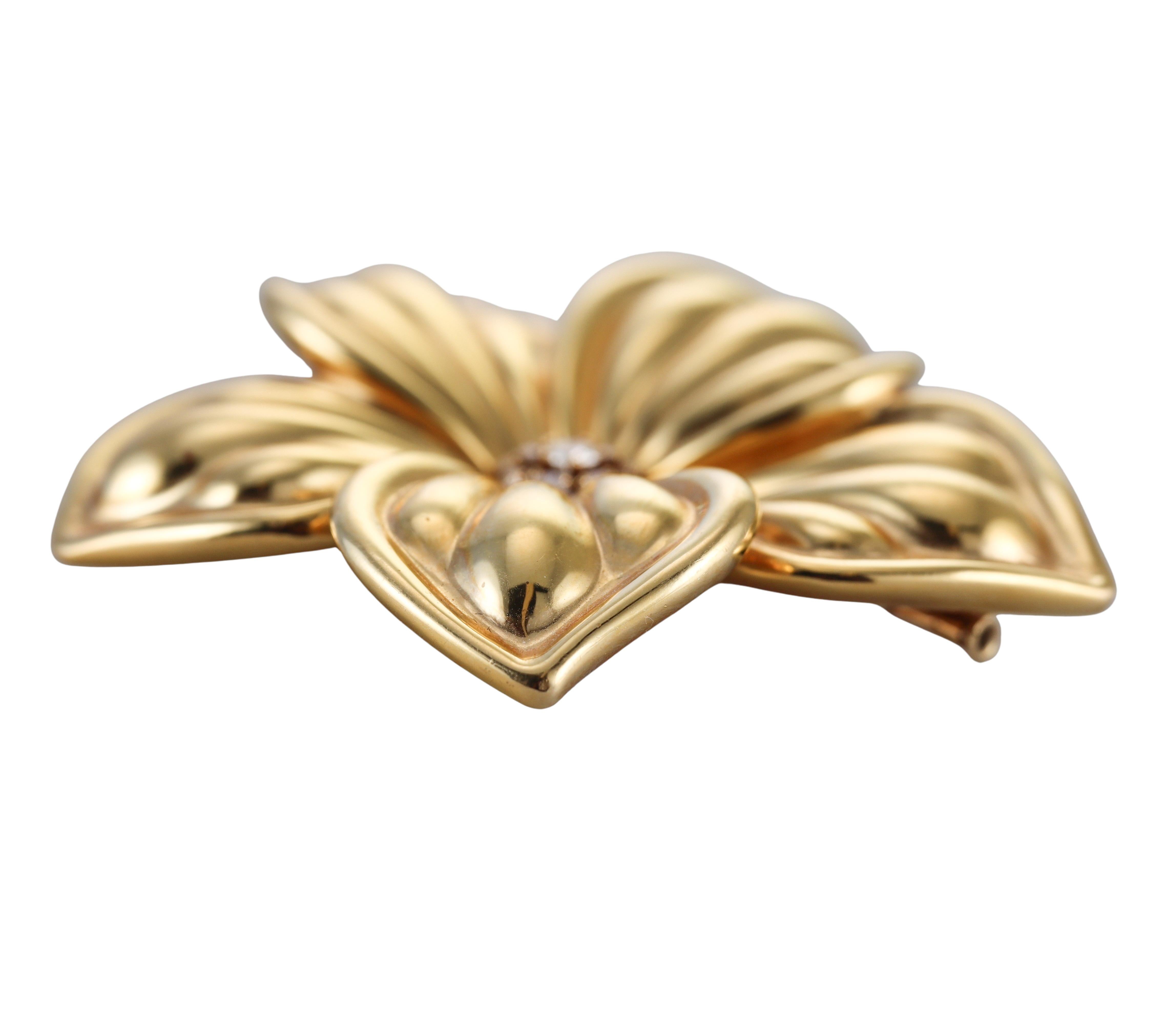 Van Cleef & Arpels Yellow Gold Diamond Large Flower Brooch For Sale 1