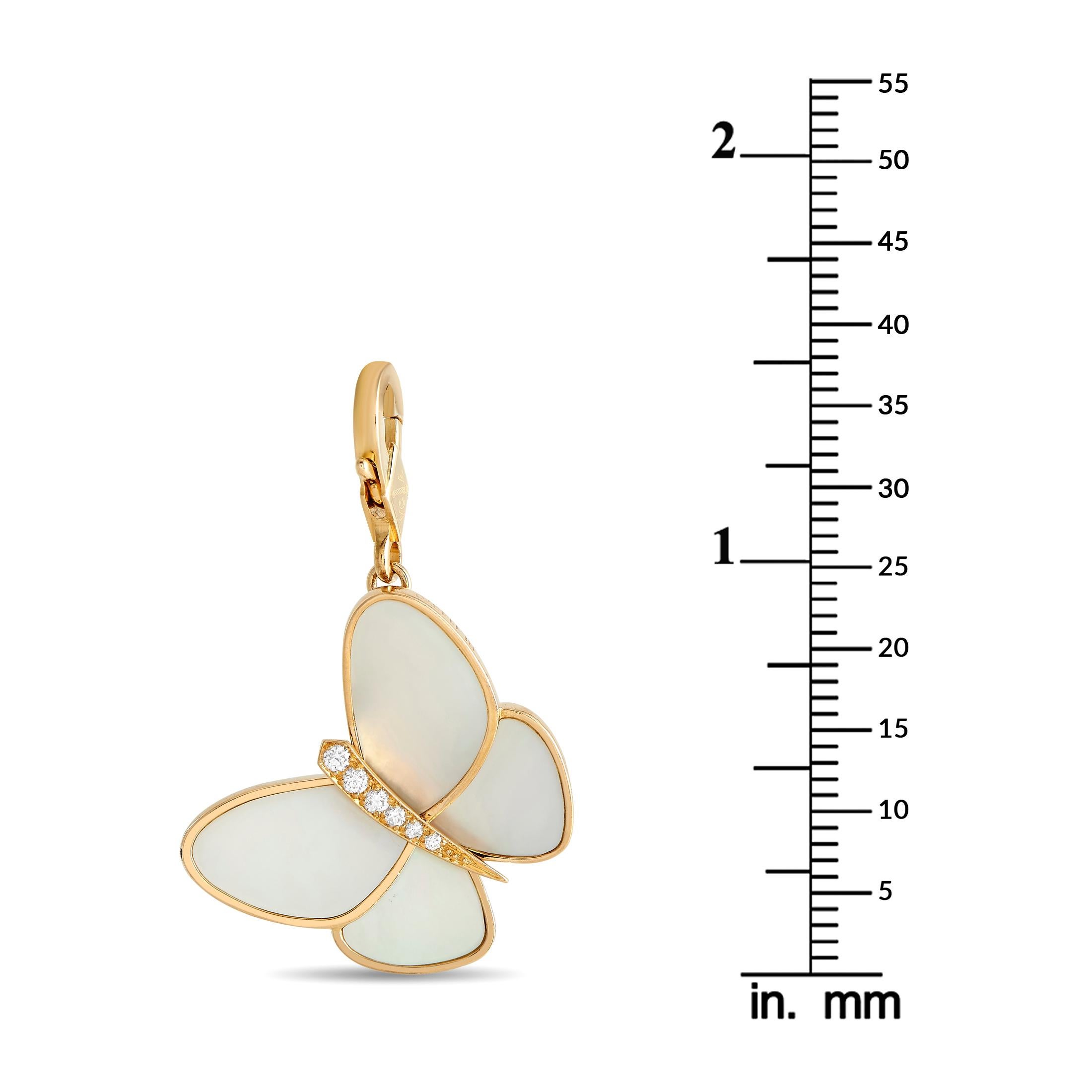 Van Cleef & Arpels Yellow Gold Diamond Mother of Pearl Pendant Charm VC09-120523 In Excellent Condition In Southampton, PA