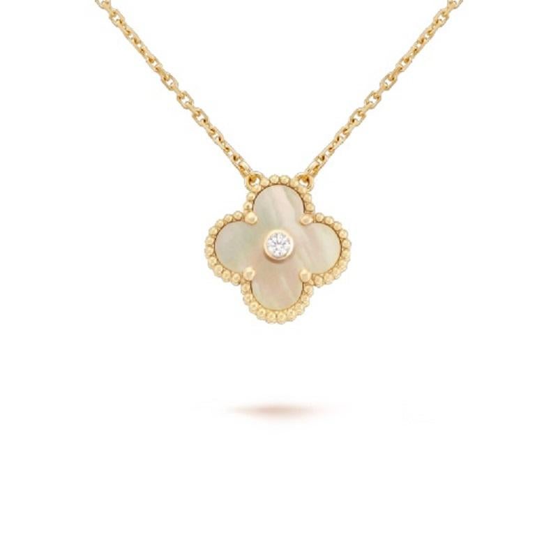  Van Cleef & Arpels Collier Alhambra en or jaune avec un diamant et une seule nacre Pour femmes 