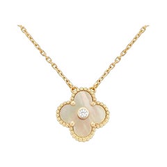 Van Cleef & Arpels Collier Alhambra en or jaune avec un diamant et une seule nacre