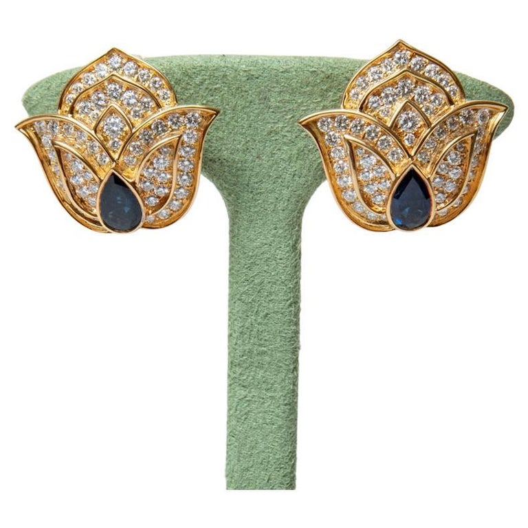 Van Cleef and Arpels Yellow Gold, Diamonds and Sapphire Earrings For Sale  at 1stDibs