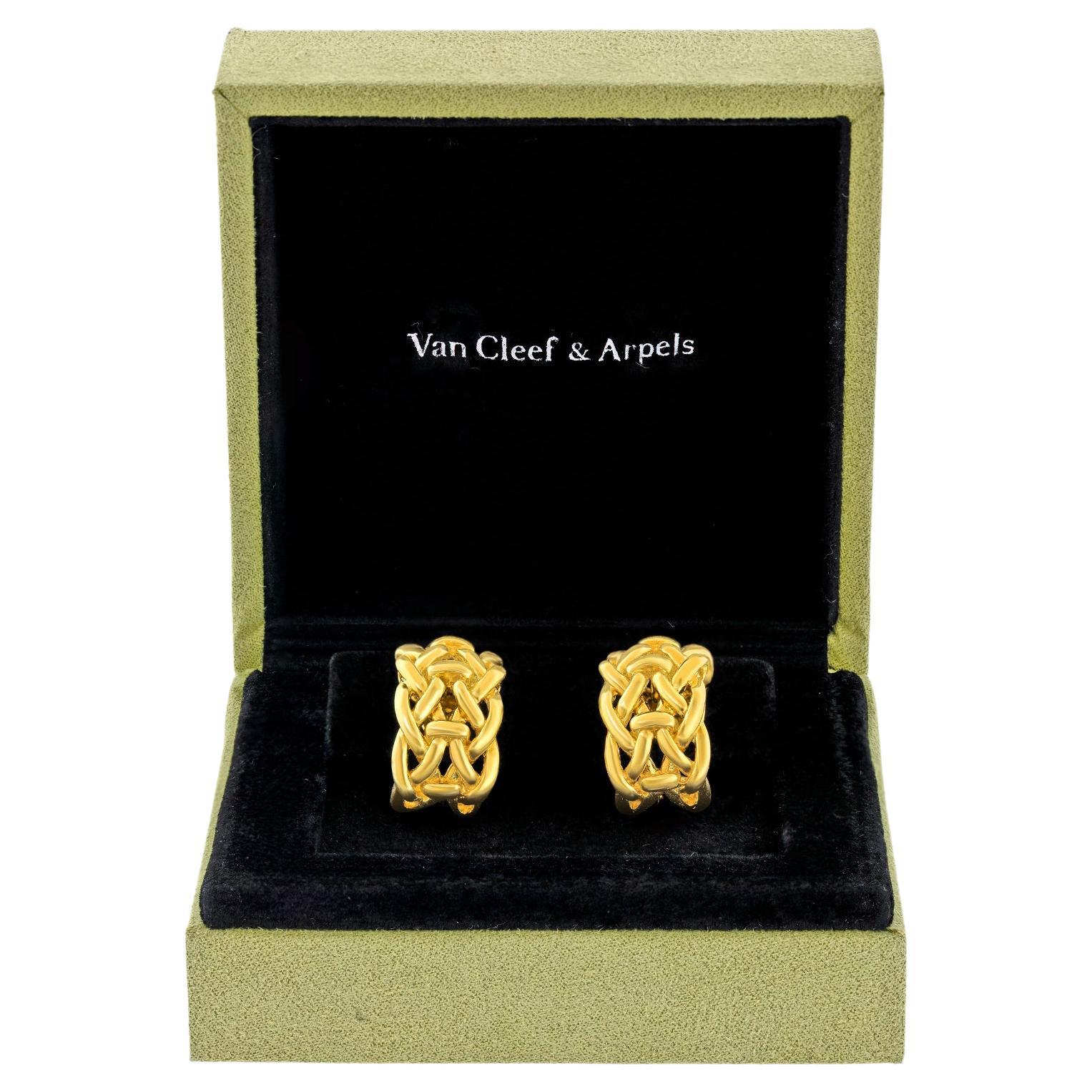 Orecchini in oro giallo Van Cleef 
Arpels in vendita