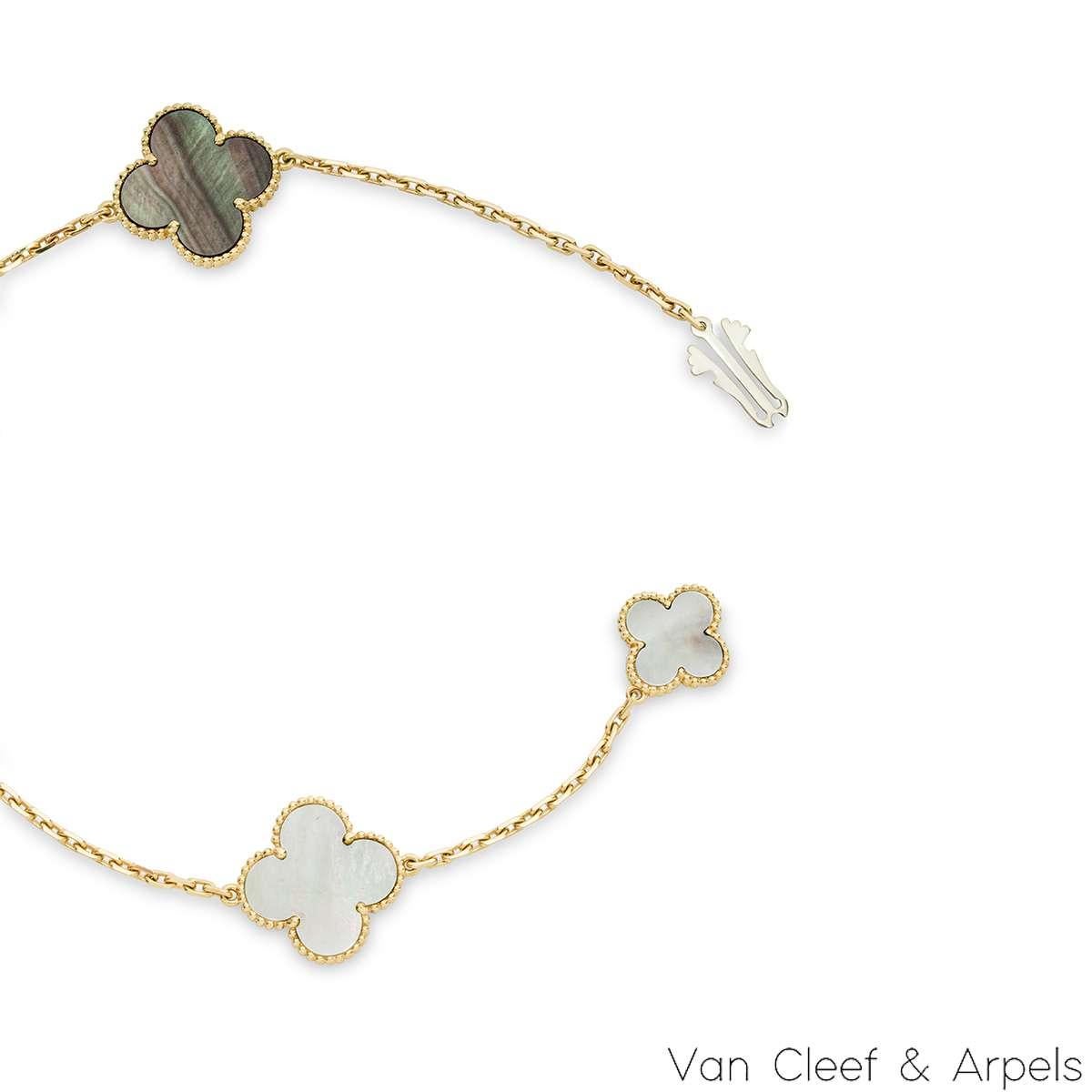Van Cleef & Arpels Lucky Alhambra Lange Halskette aus Gelbgold VCARD80100 im Zustand „Hervorragend“ im Angebot in London, GB